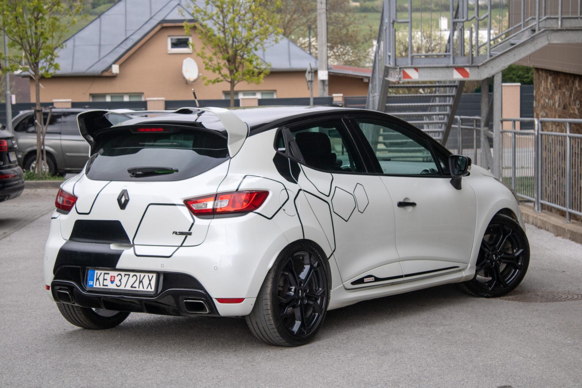 2015 Renault Clio RS, biela hatchback, 152 444 km