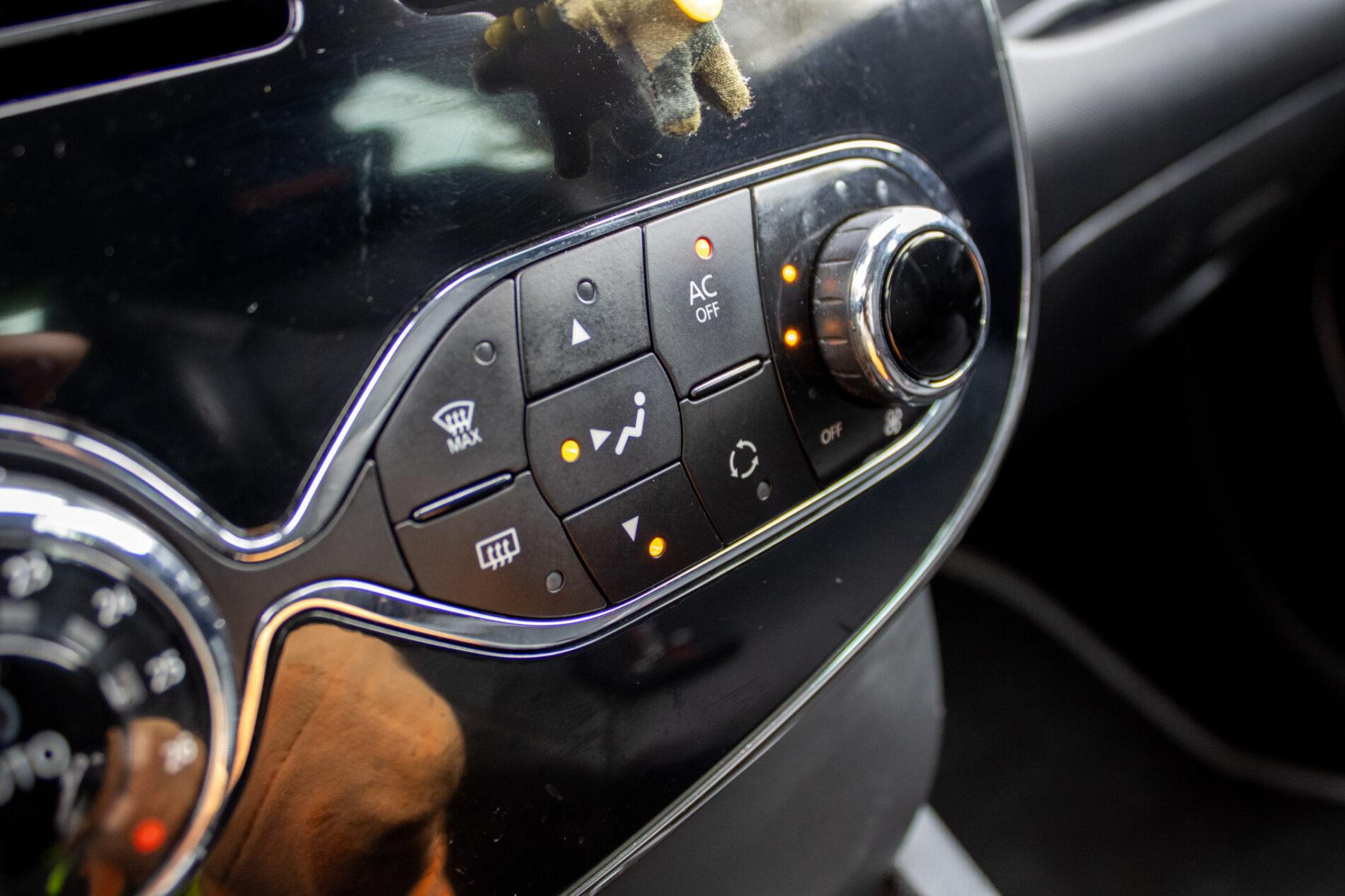 2015 Renault Clio RS, biela hatchback, 152 444 km