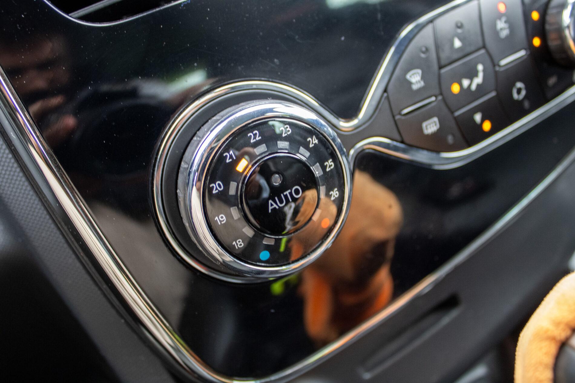 2015 Renault Clio RS, biela hatchback, 152 444 km