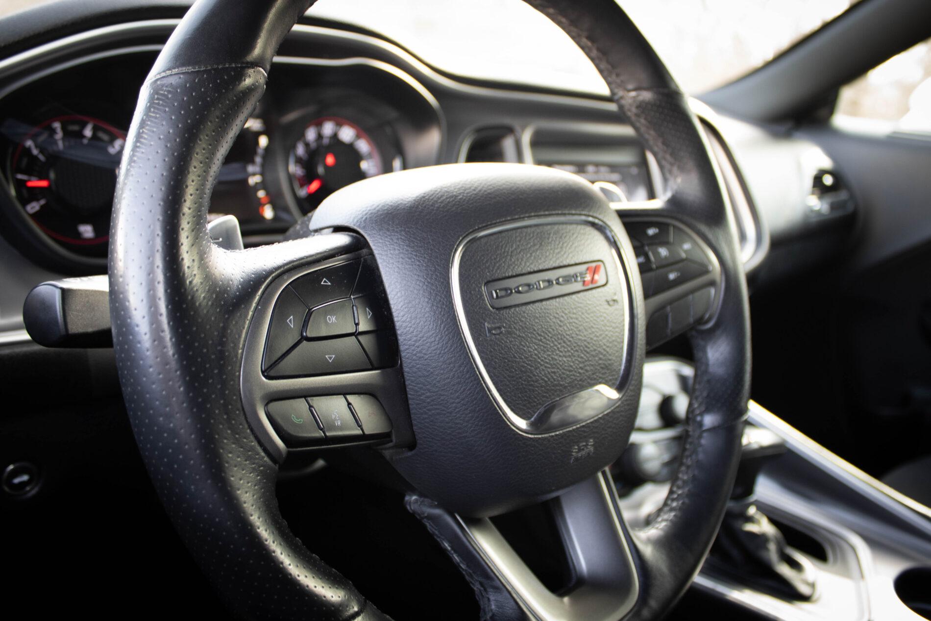 2019 Dodge Challenger, biela kupé, 85 128 km