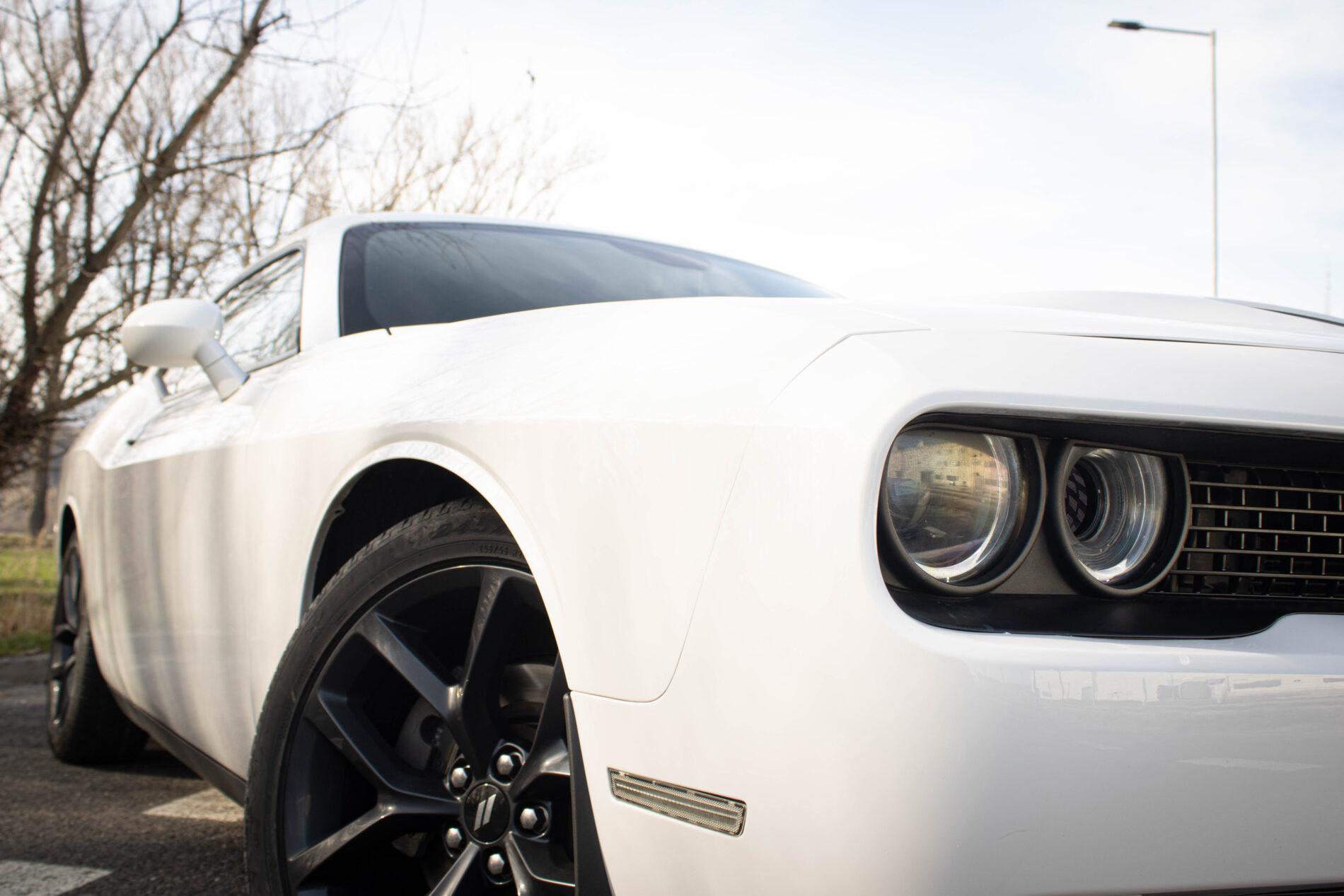 2019 Dodge Challenger, biela kupé, 85 128 km