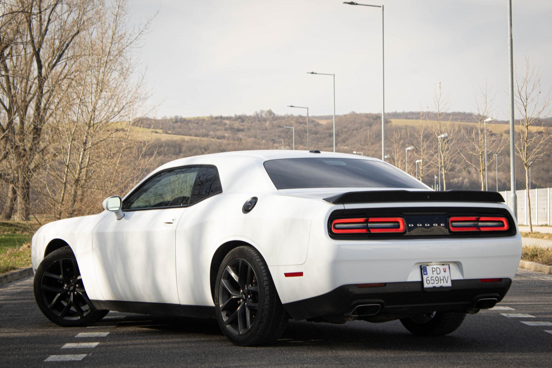 2019 Dodge Challenger, biela kupé, 85 128 km