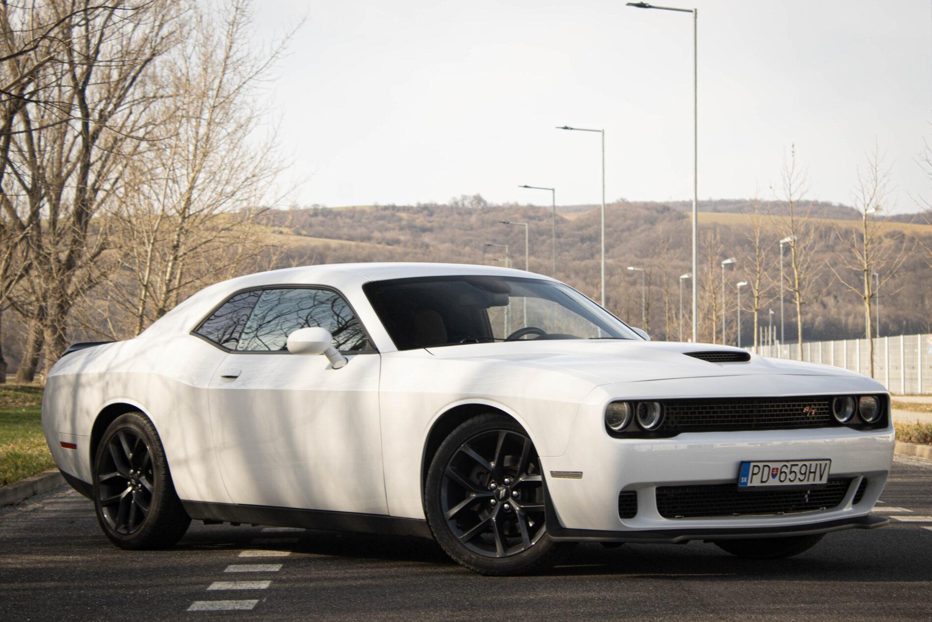 2019 Dodge Challenger, biela kupé, 85 128 km