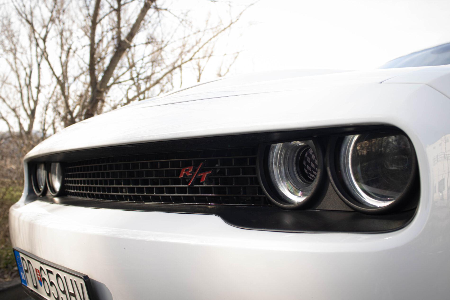 2019 Dodge Challenger, biela kupé, 85 128 km