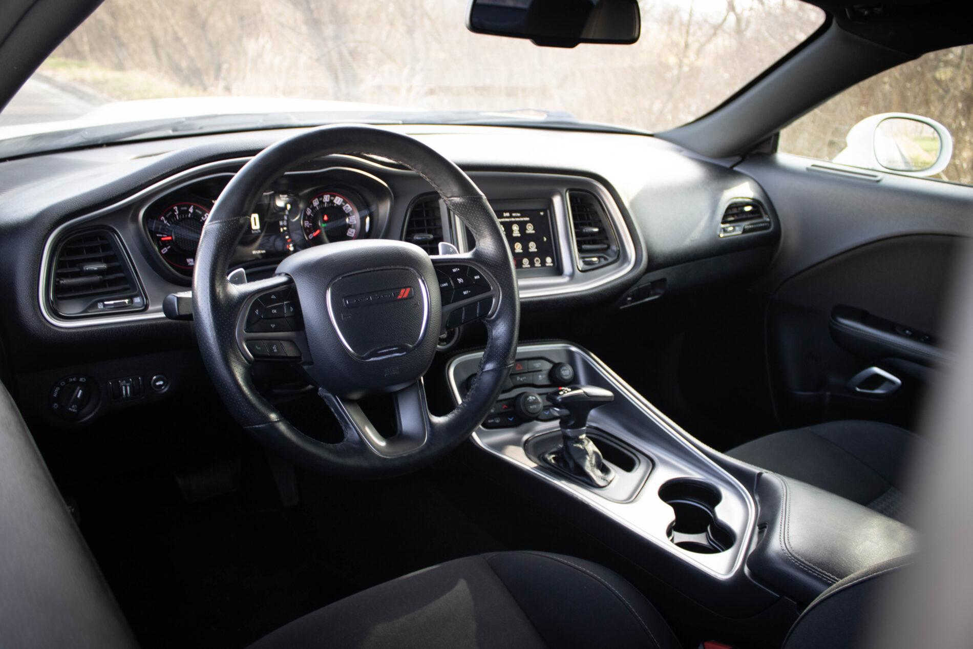 2019 Dodge Challenger, biela kupé, 85 128 km