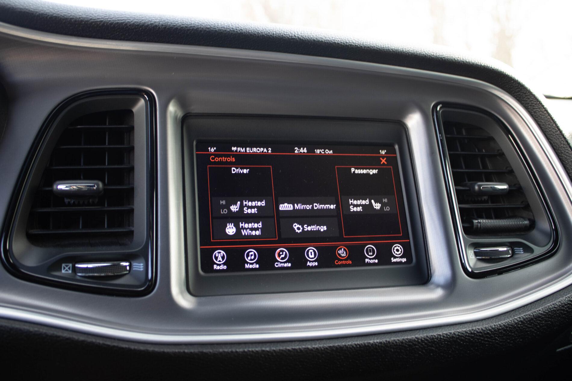 2019 Dodge Challenger, biela kupé, 85 128 km