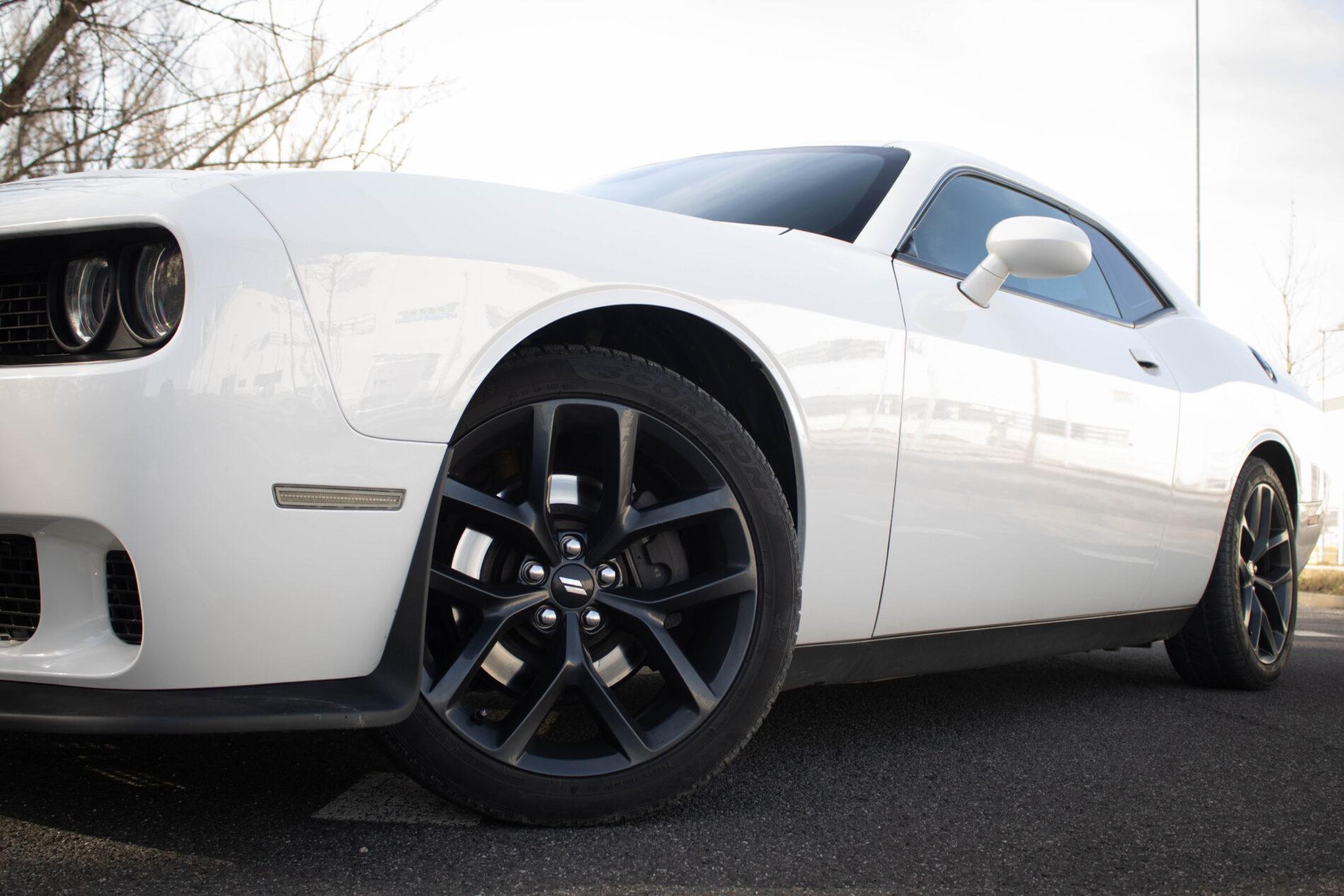 2019 Dodge Challenger, biela kupé, 85 128 km