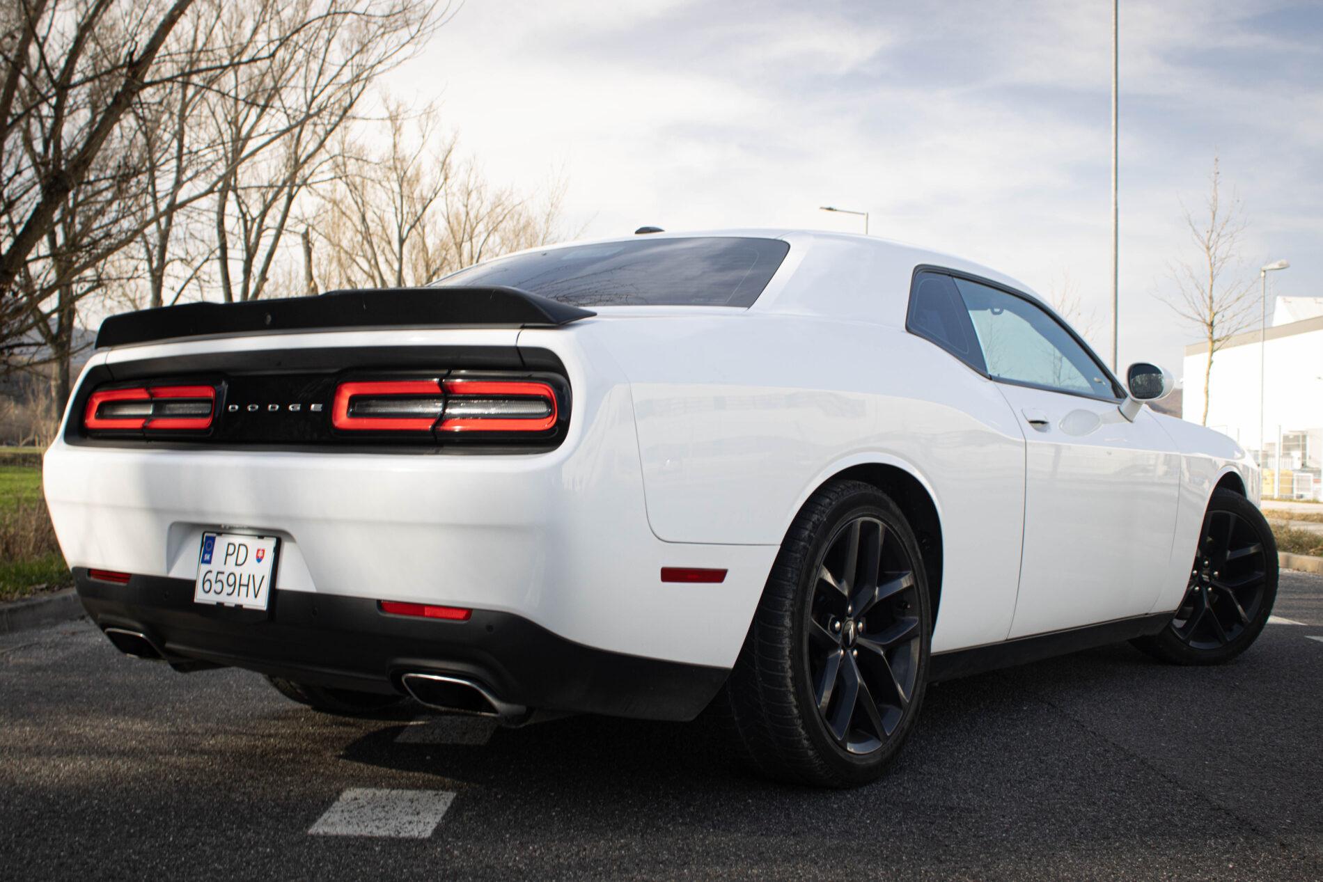 2019 Dodge Challenger, biela kupé, 85 128 km