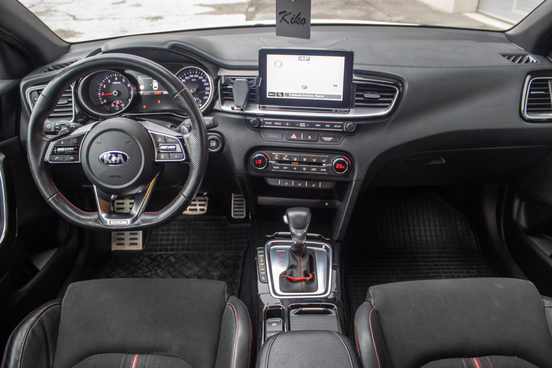 2019 Kia ProCeed GT, biela kombi, 35 892 km