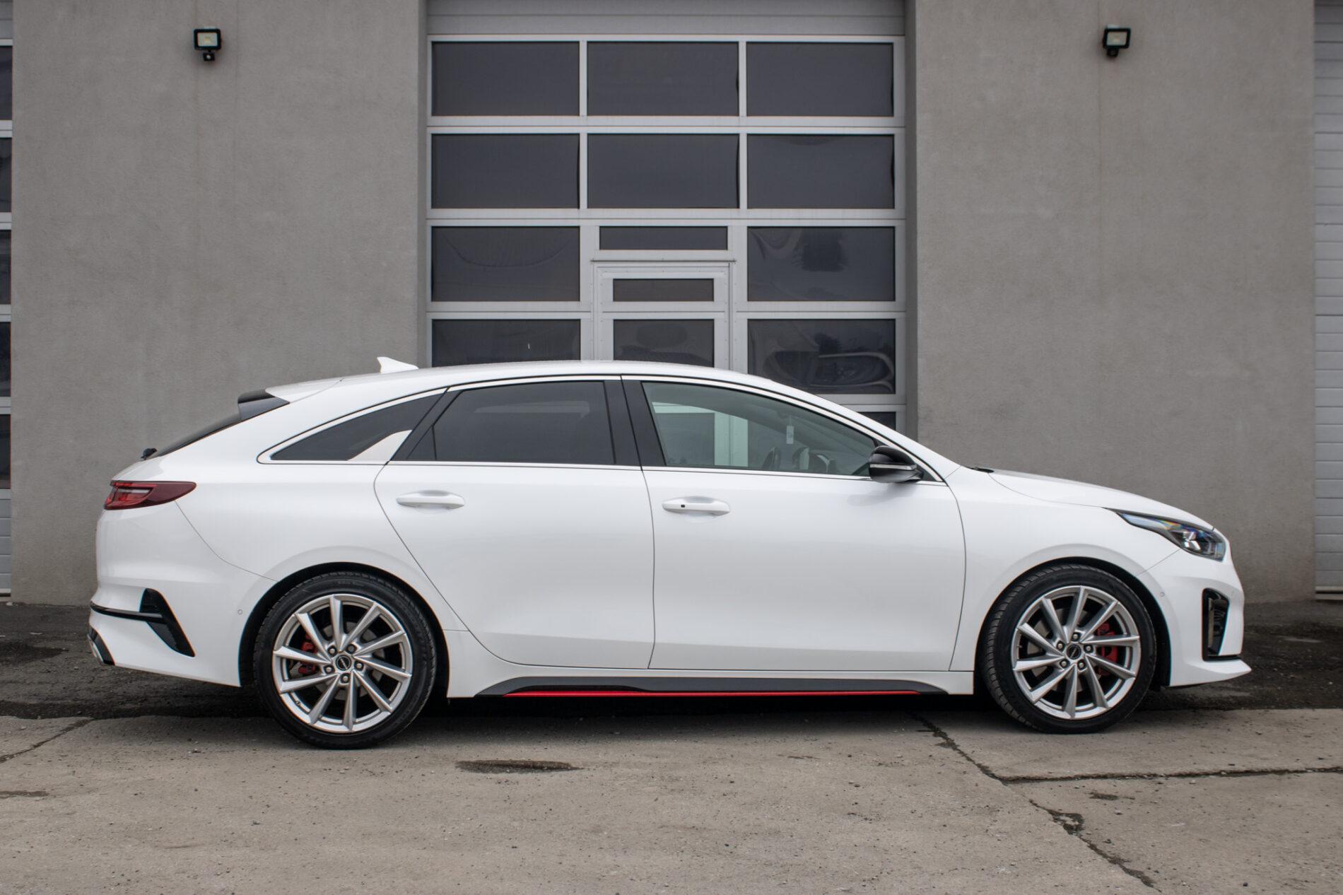 2019 Kia ProCeed GT, biela kombi, 35 892 km