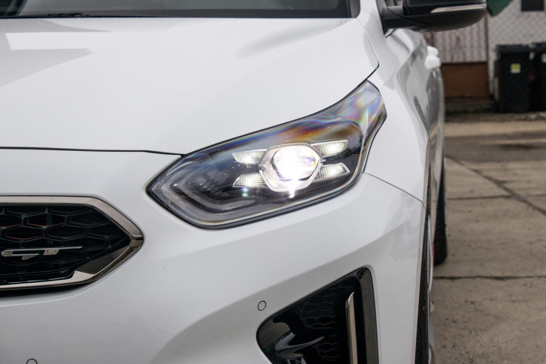 2019 Kia ProCeed GT, biela kombi, 35 892 km