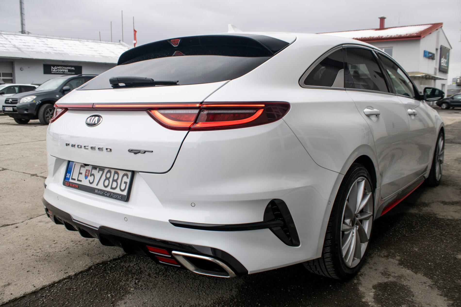 2019 Kia ProCeed GT, biela kombi, 35 892 km