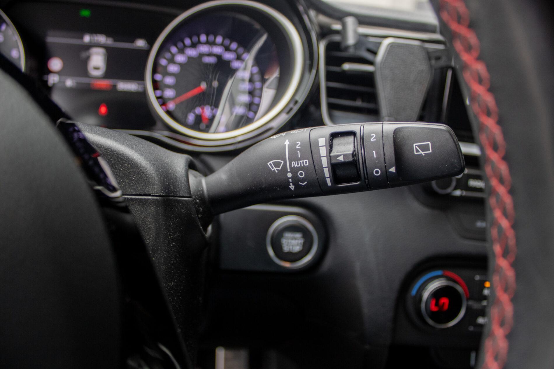 2019 Kia ProCeed GT, biela kombi, 35 892 km