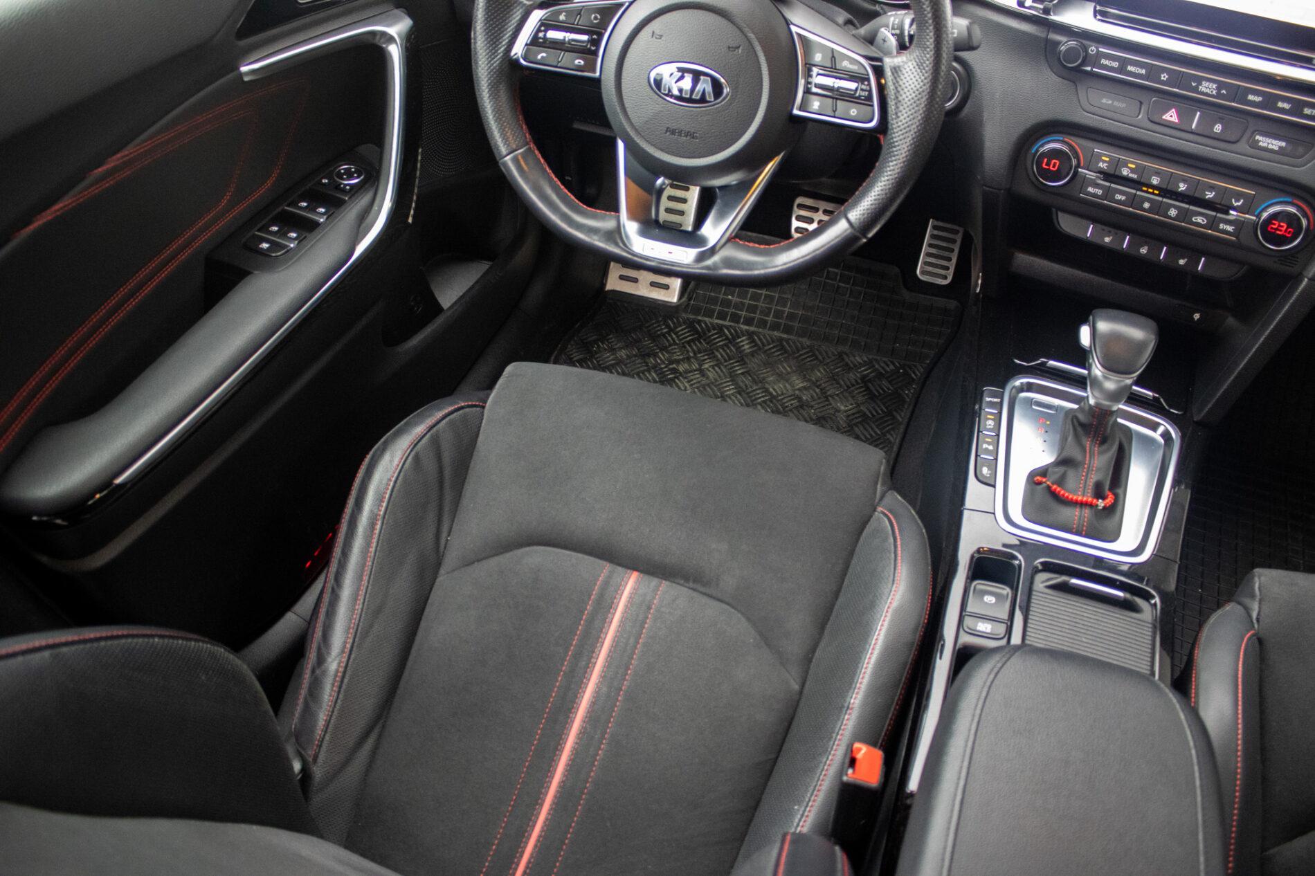 2019 Kia ProCeed GT, biela kombi, 35 892 km