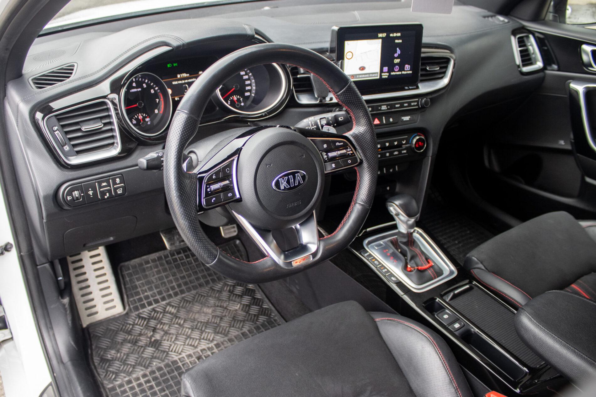 2019 Kia ProCeed GT, biela kombi, 35 892 km