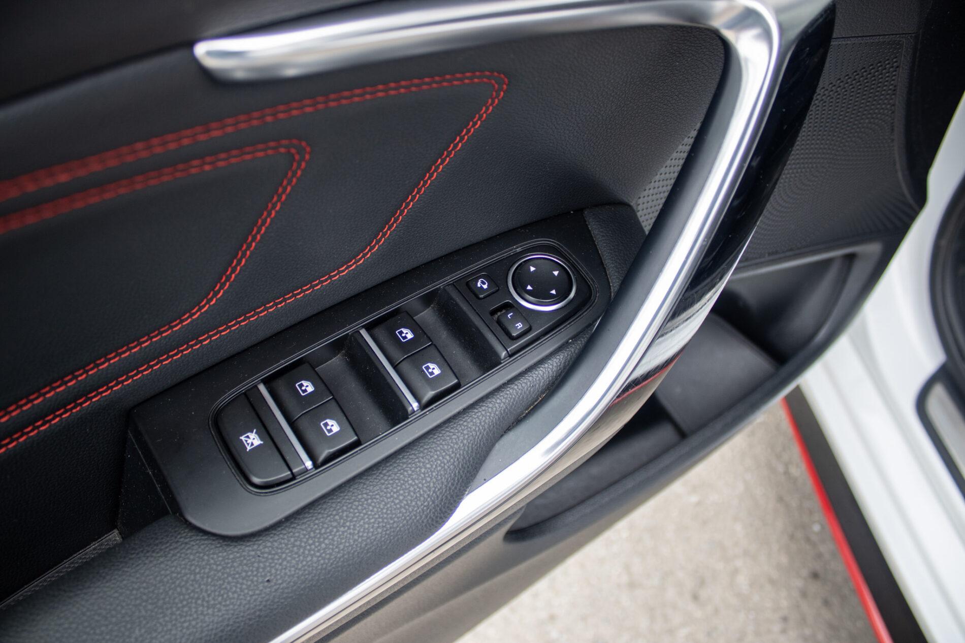 2019 Kia ProCeed GT, biela kombi, 35 892 km