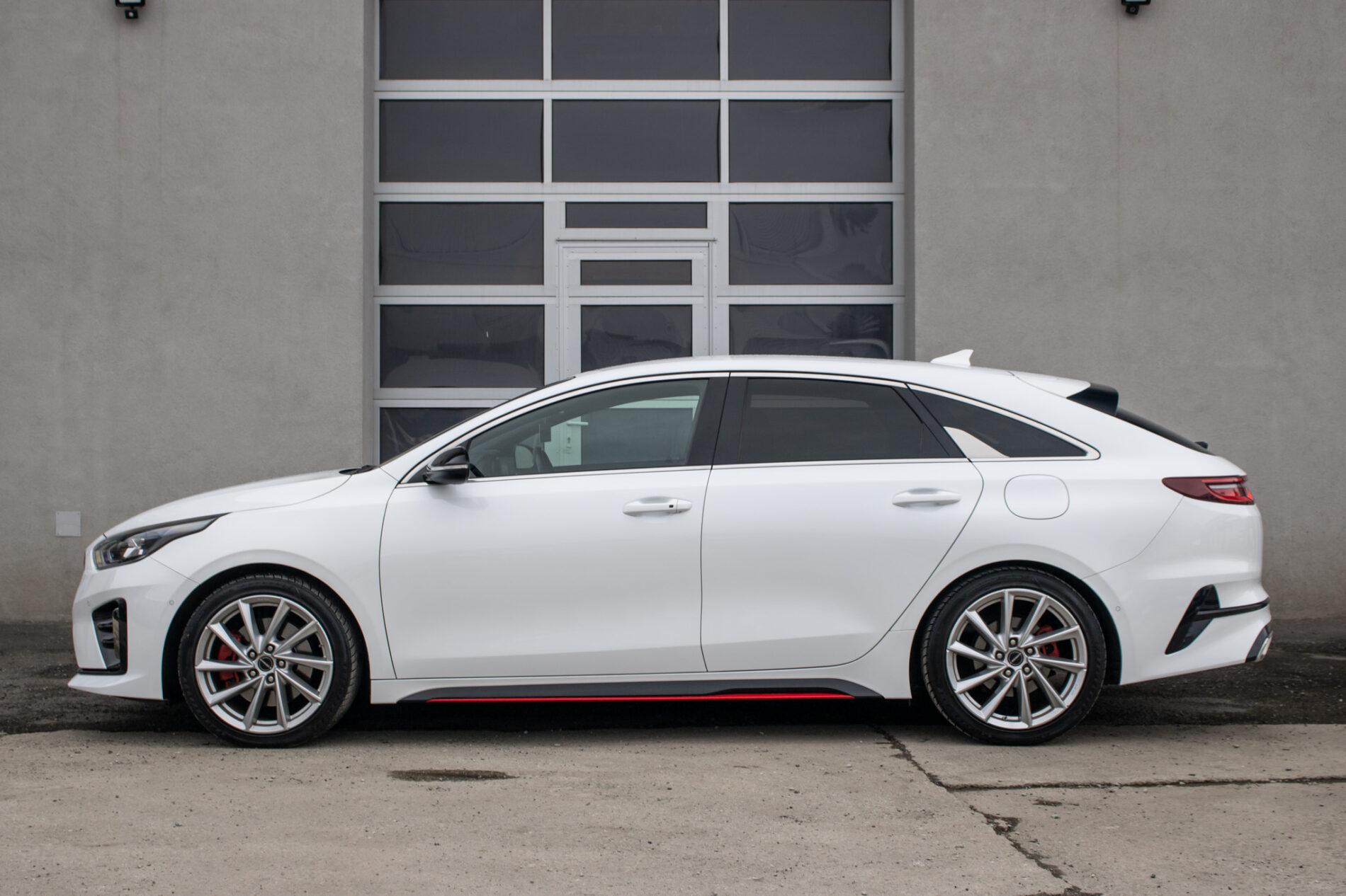 2019 Kia ProCeed GT, biela kombi, 35 892 km