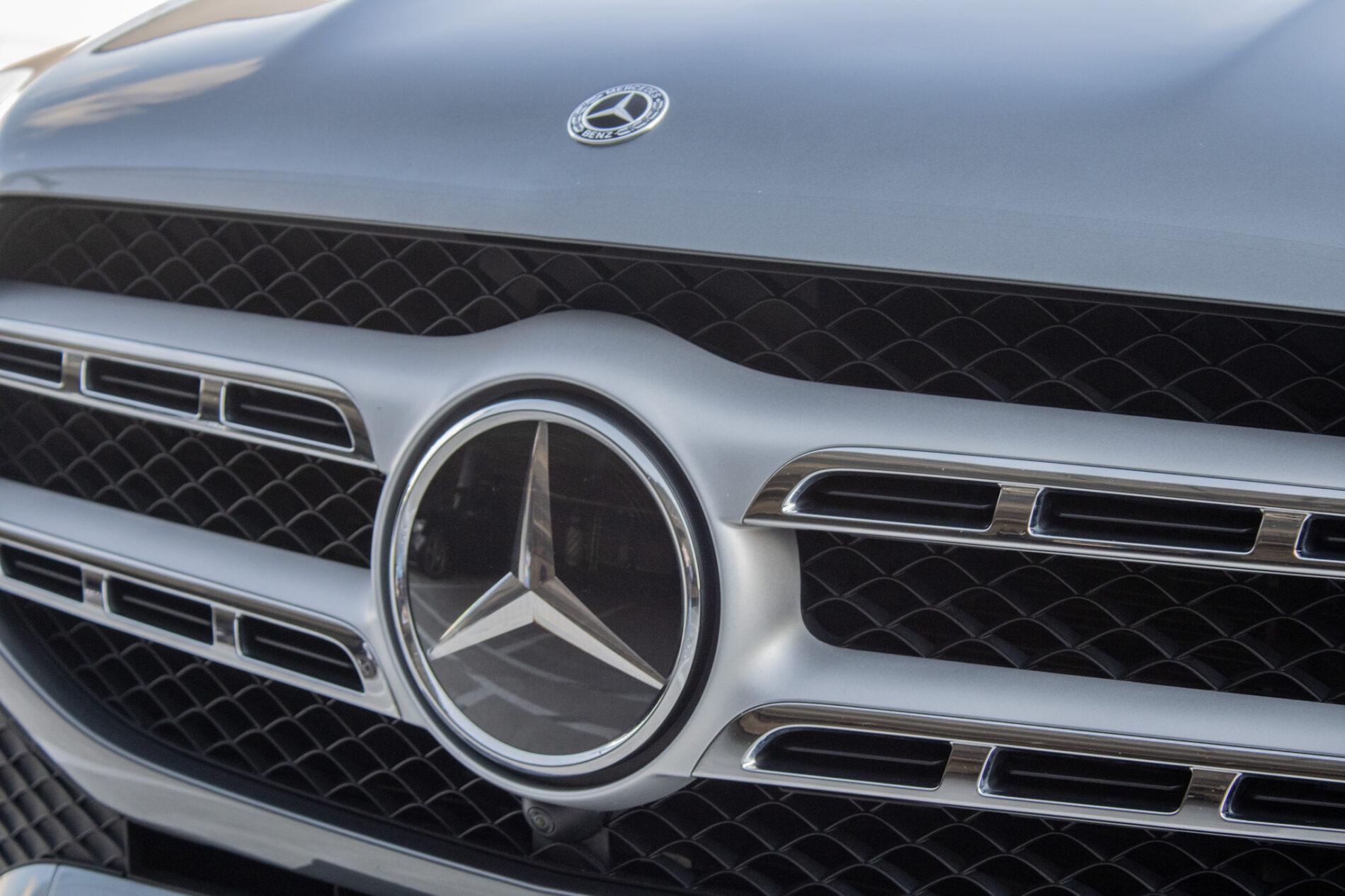 2020 Mercedes-Benz GLS 400d, sivá suv, 126 364 km
