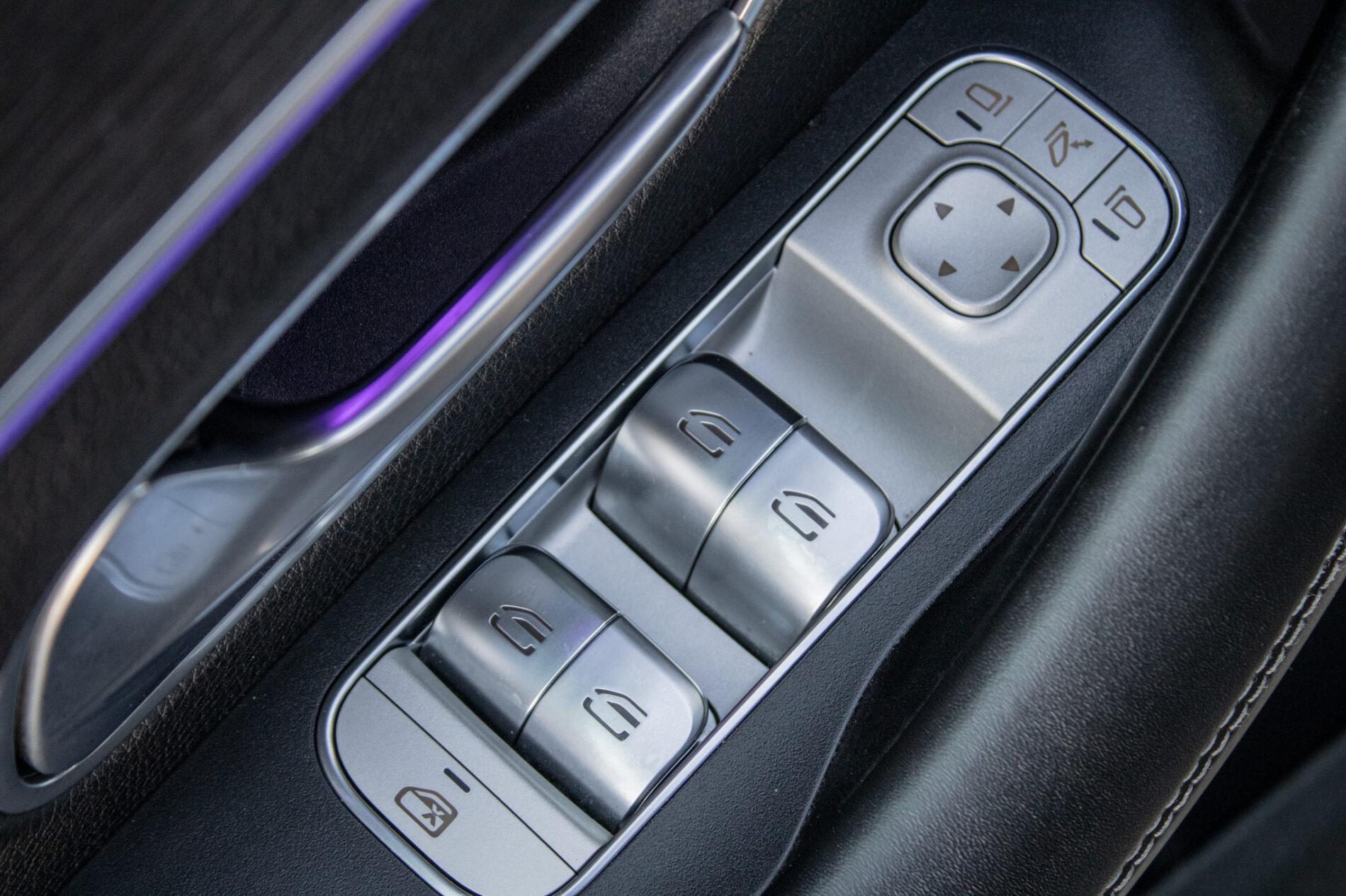 2020 Mercedes-Benz GLS 400d, sivá suv, 126 364 km