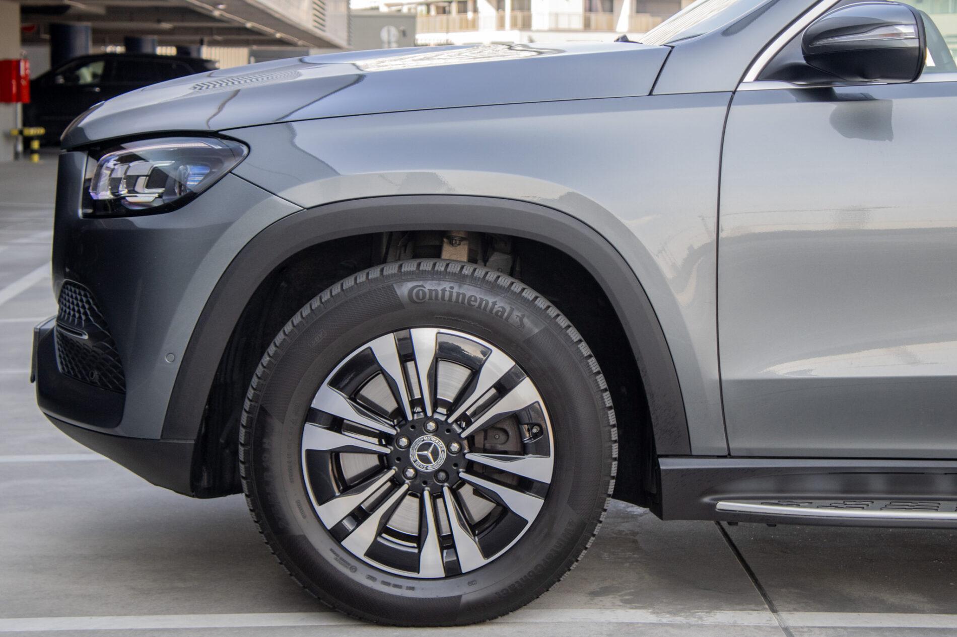 2020 Mercedes-Benz GLS 400d, sivá suv, 126 364 km