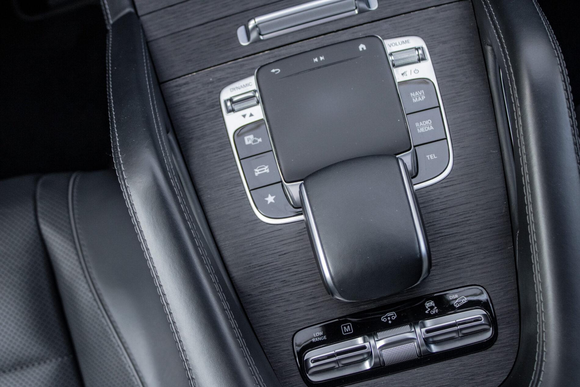 2020 Mercedes-Benz GLS 400d, sivá suv, 126 364 km