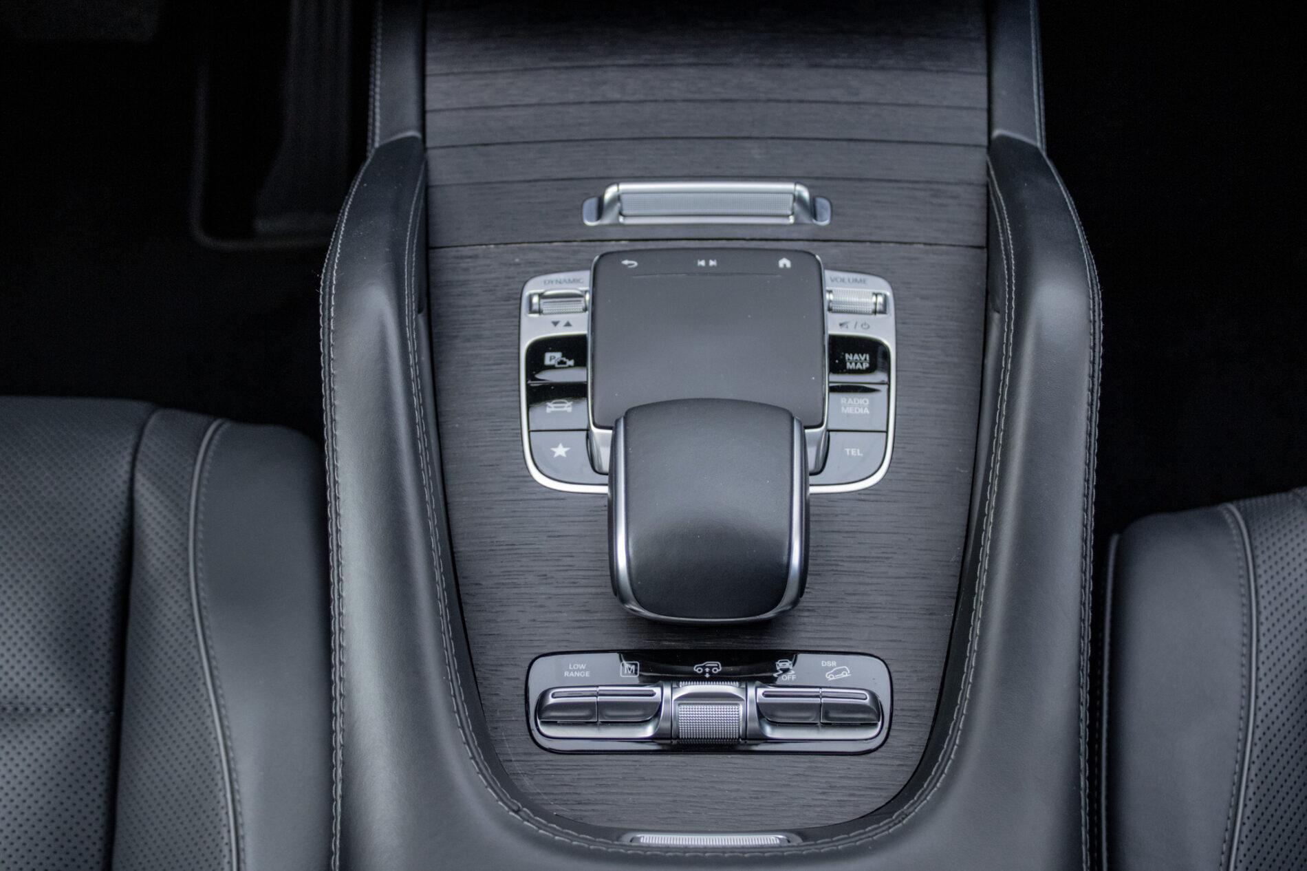 2020 Mercedes-Benz GLS 400d, sivá suv, 126 364 km
