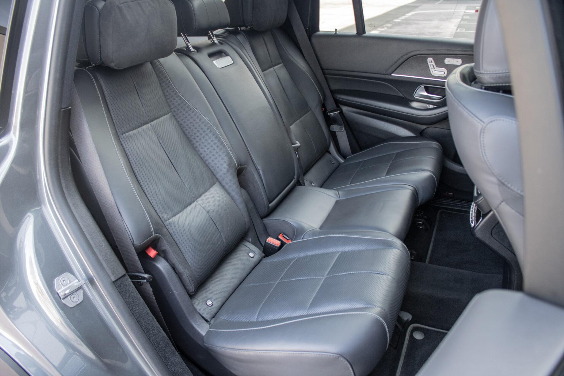 2020 Mercedes-Benz GLS 400d, sivá suv, 126 364 km