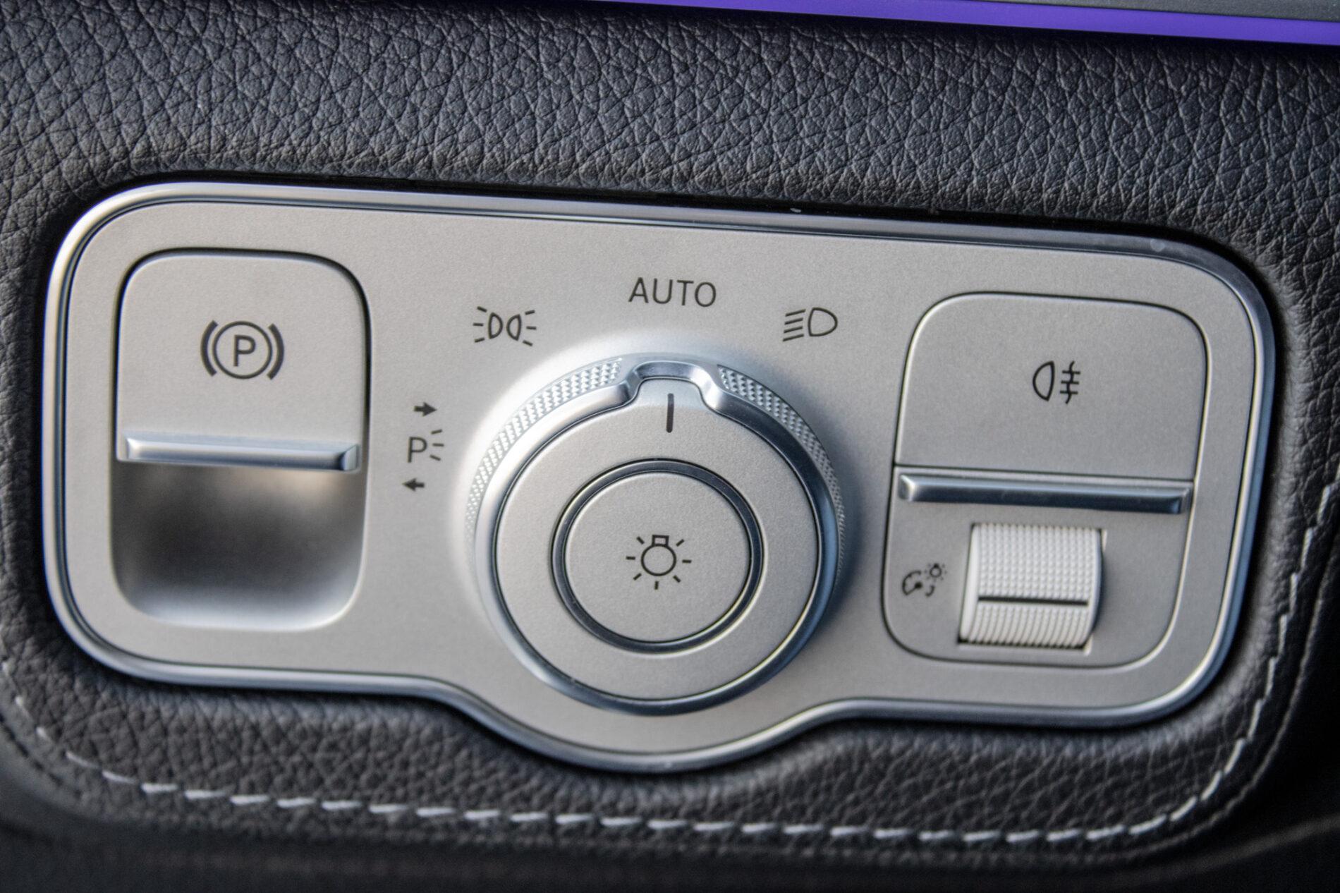 2020 Mercedes-Benz GLS 400d, sivá suv, 126 364 km