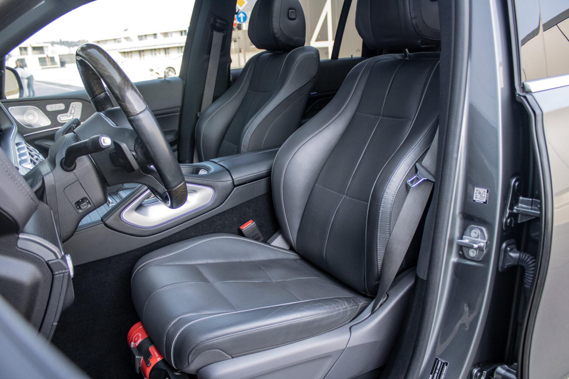 2020 Mercedes-Benz GLS 400d, sivá suv, 126 364 km
