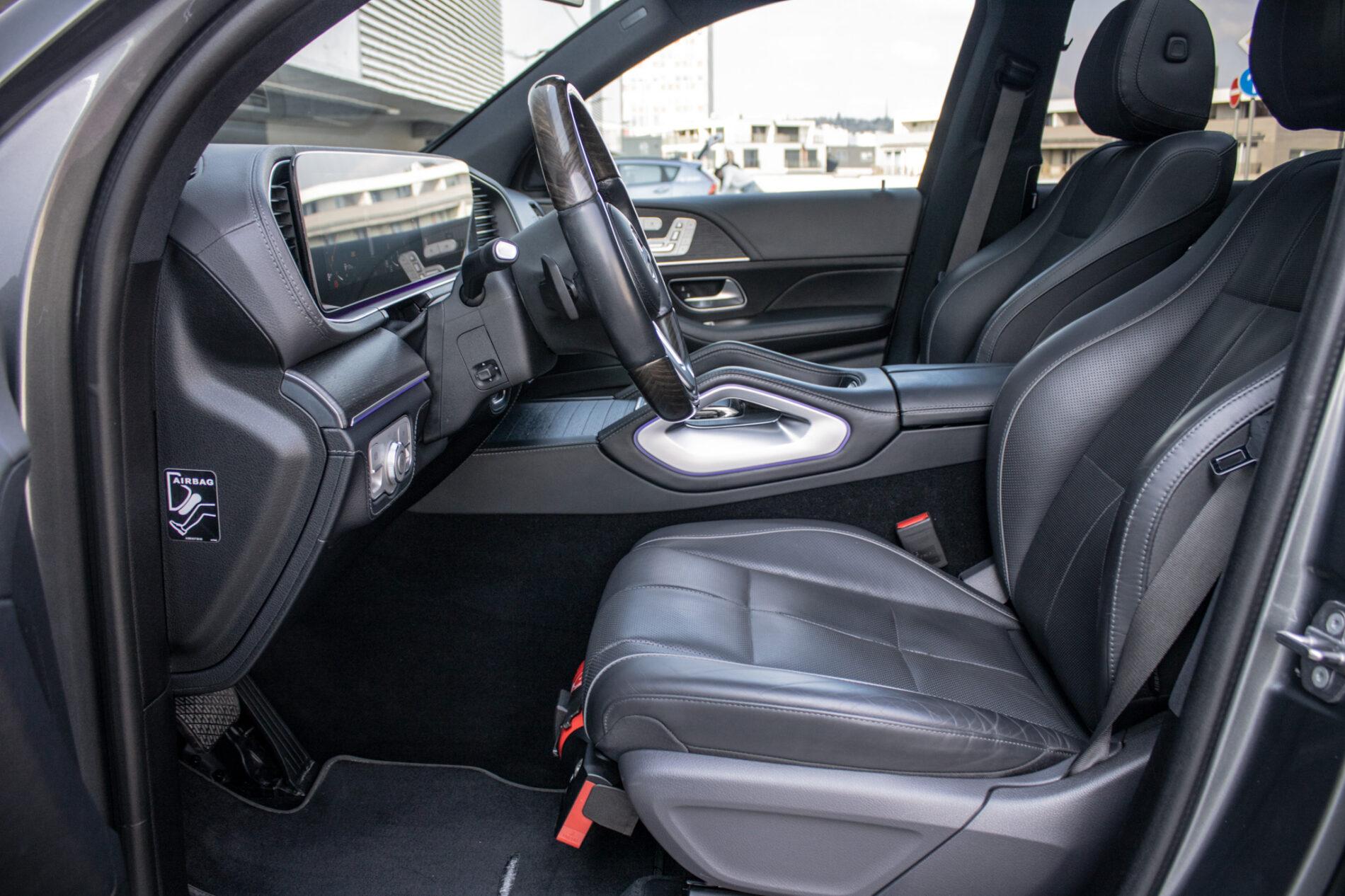 2020 Mercedes-Benz GLS 400d, sivá suv, 126 364 km