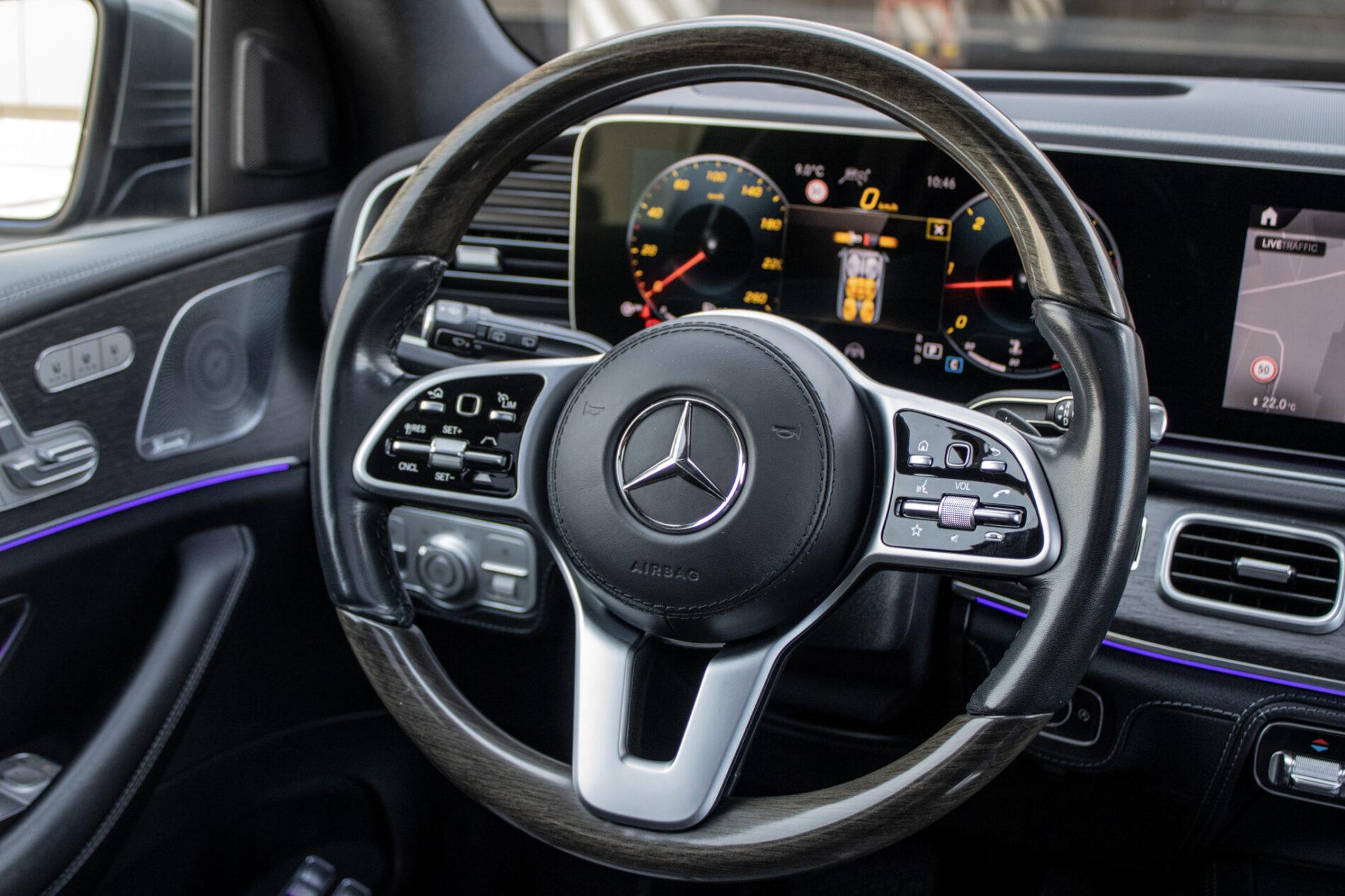 2020 Mercedes-Benz GLS 400d, sivá suv, 126 364 km