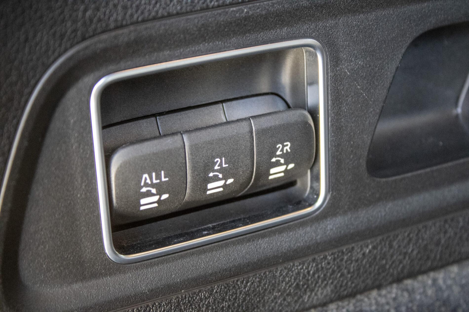 2020 Mercedes-Benz GLS 400d, sivá suv, 126 364 km