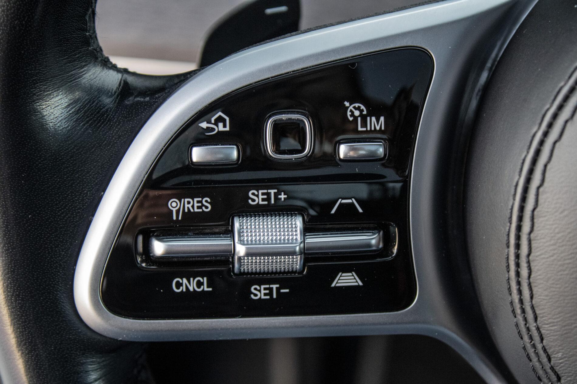 2020 Mercedes-Benz GLS 400d, sivá suv, 126 364 km