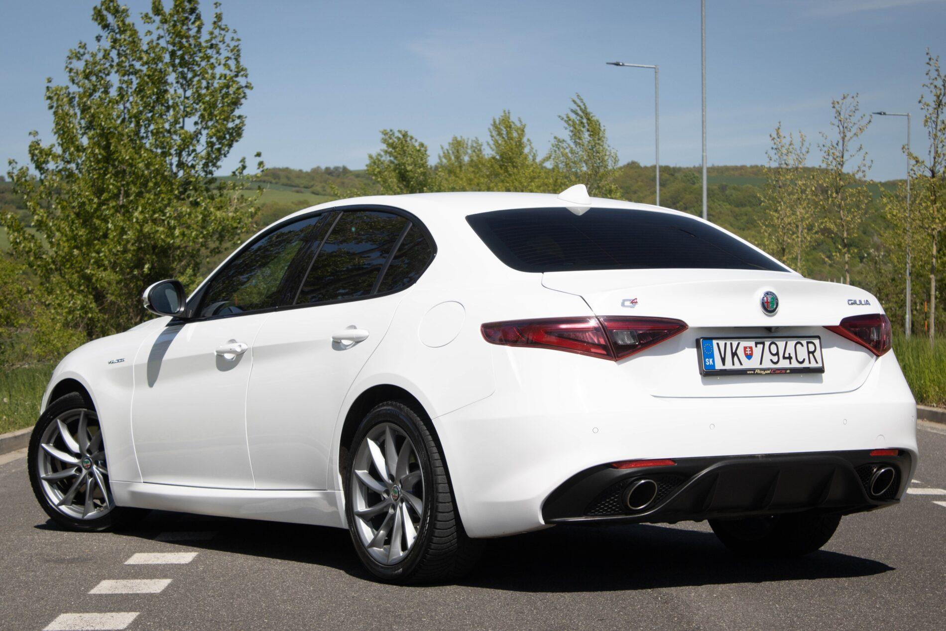 2017 Alfa Romeo Giulia, biela sedan, 233 000 km