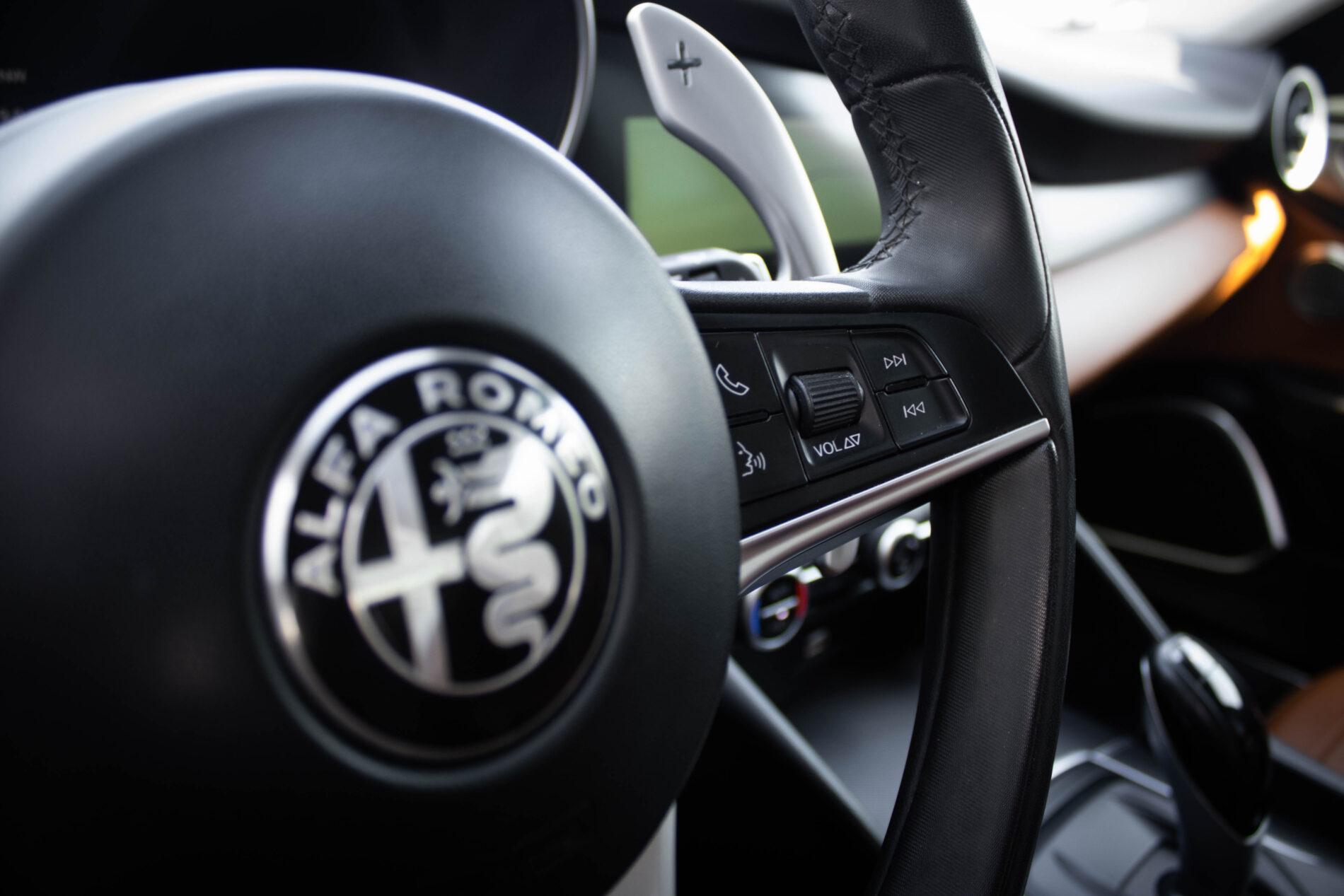 2017 Alfa Romeo Giulia, biela sedan, 233 000 km