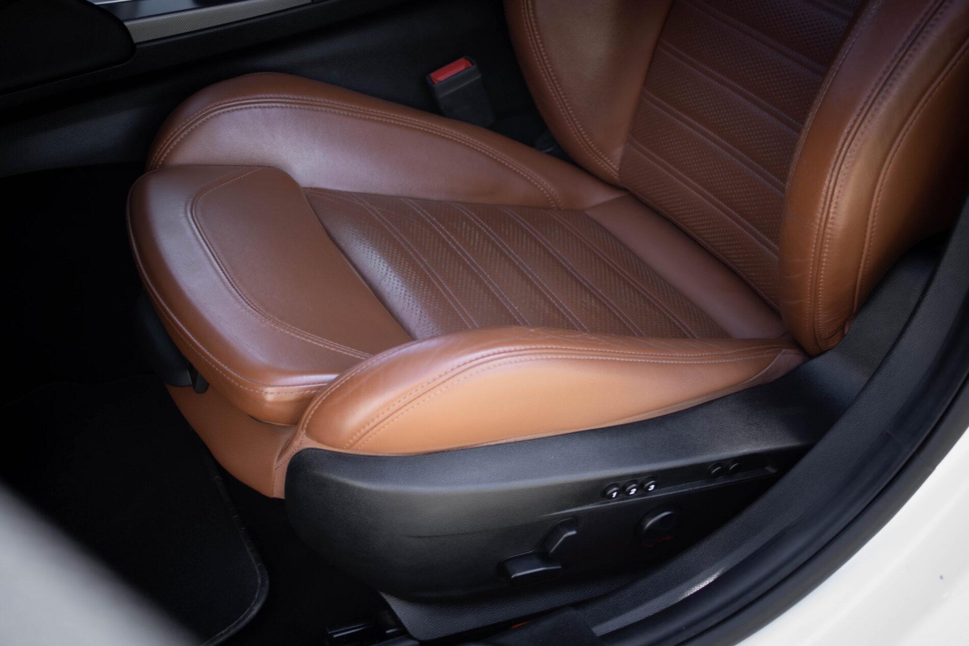 2017 Alfa Romeo Giulia, biela sedan, 233 000 km