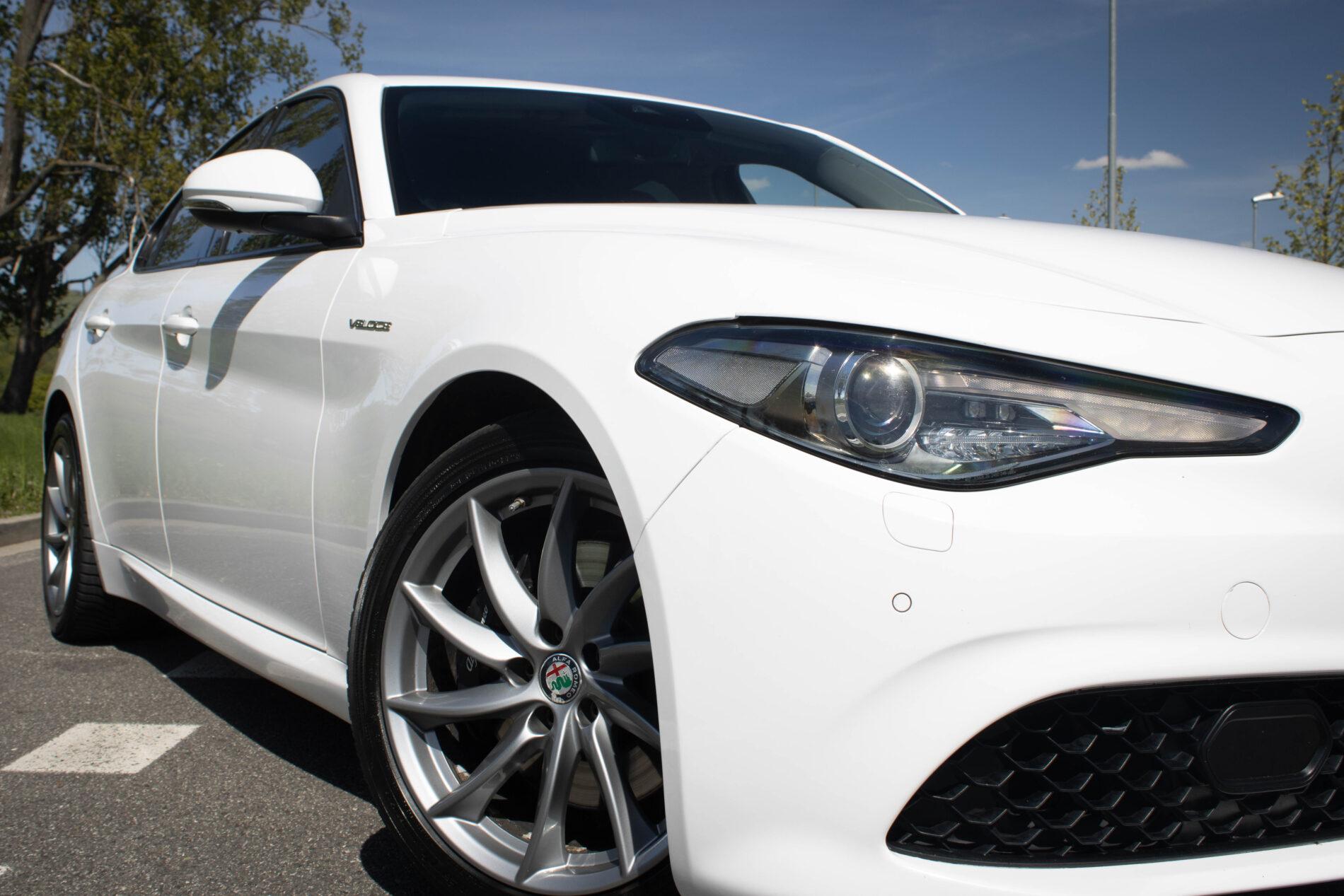 2017 Alfa Romeo Giulia, biela sedan, 233 000 km
