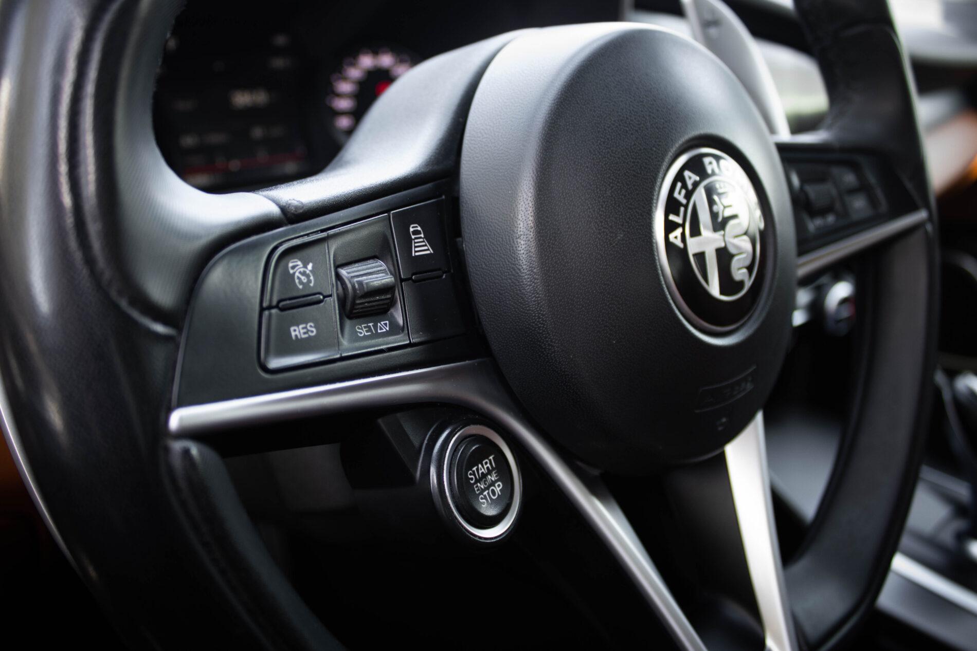 2017 Alfa Romeo Giulia, biela sedan, 233 000 km