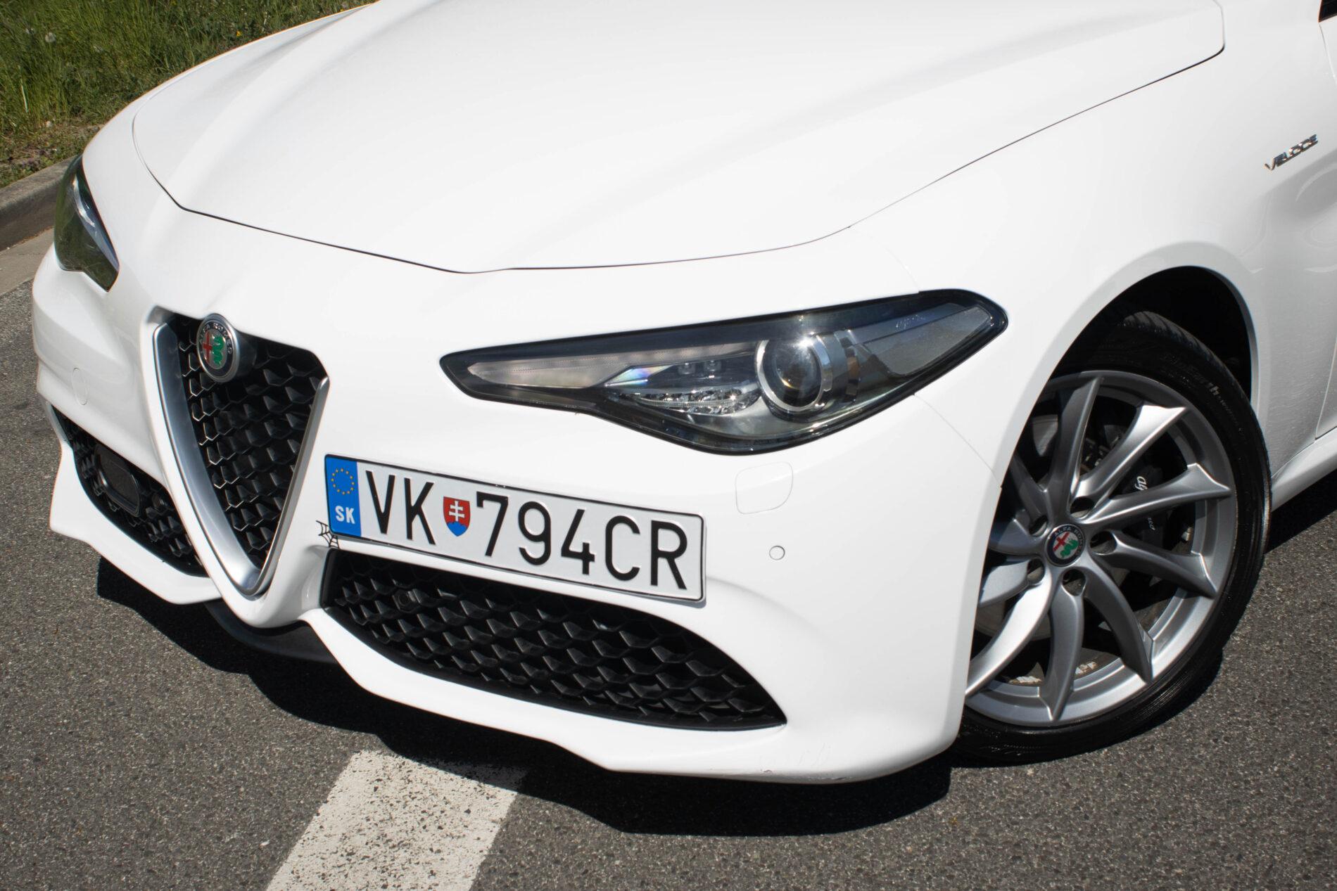 2017 Alfa Romeo Giulia, biela sedan, 233 000 km