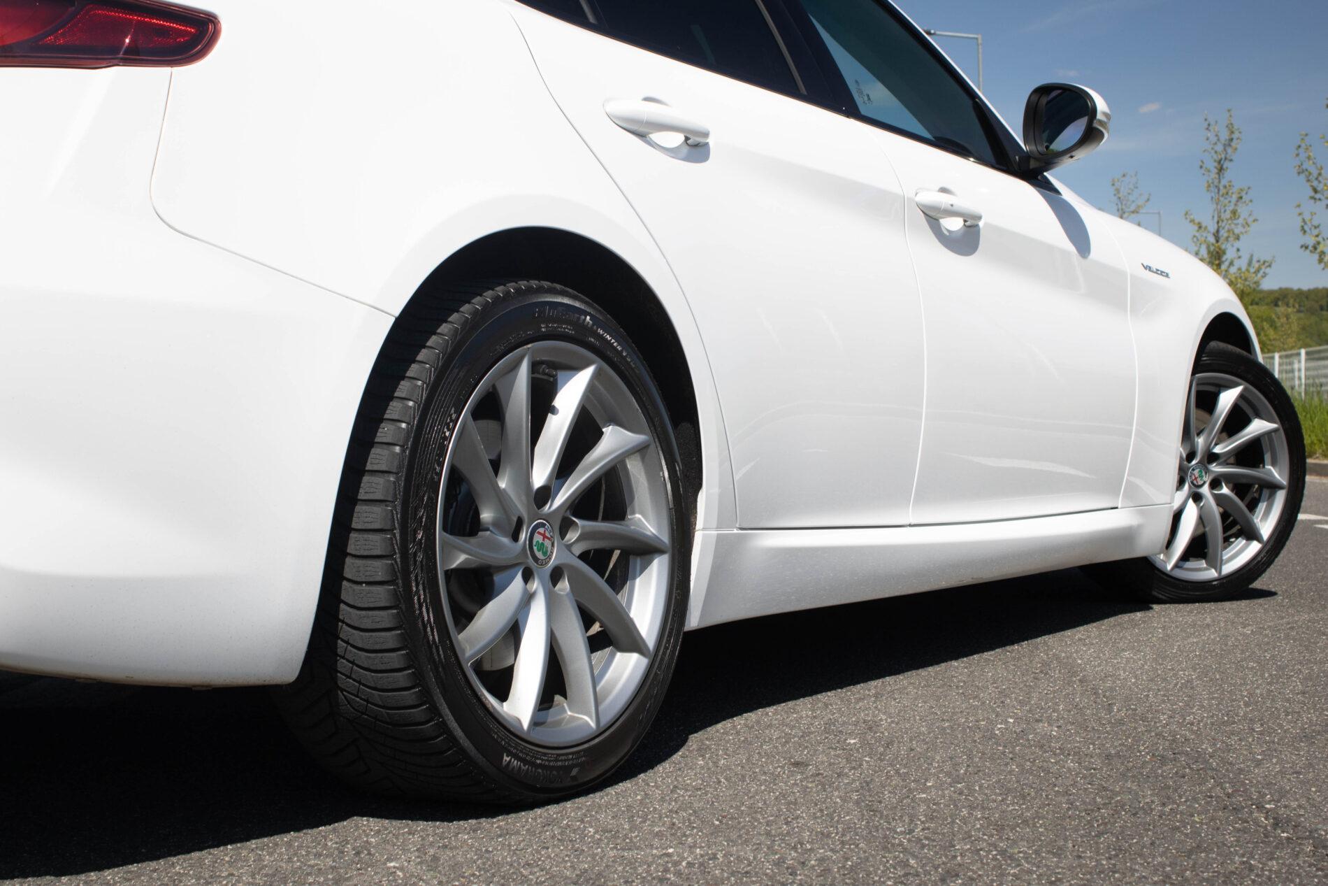 2017 Alfa Romeo Giulia, biela sedan, 233 000 km