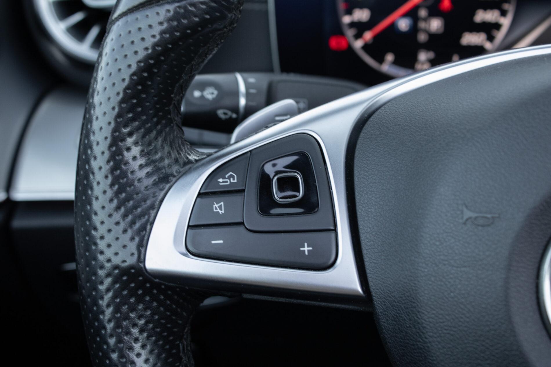 2018 Mercedes-Benz E 400, čierna kabriolet, 73 600 km