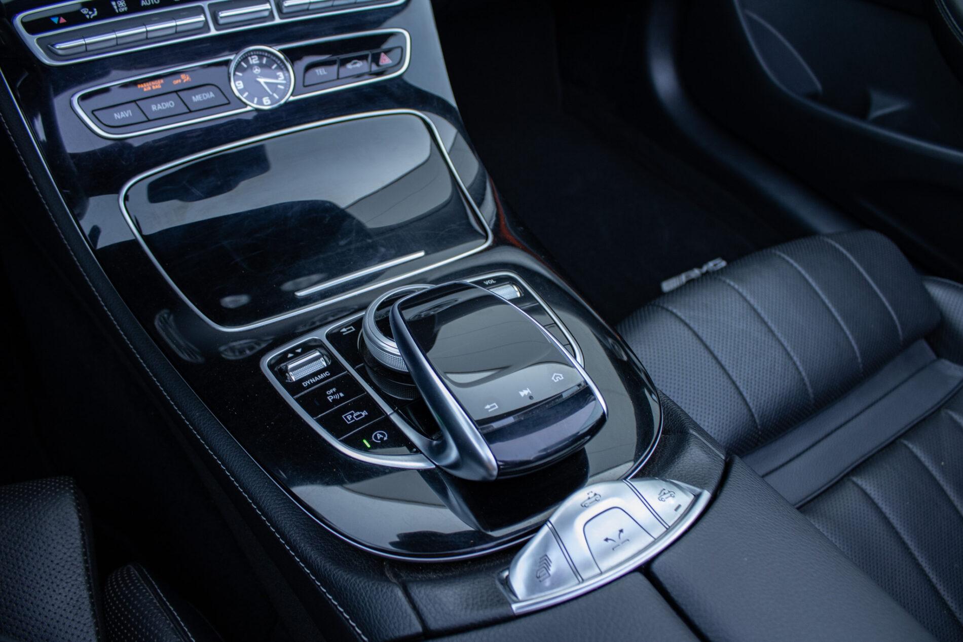 2018 Mercedes-Benz E 400, čierna kabriolet, 73 600 km