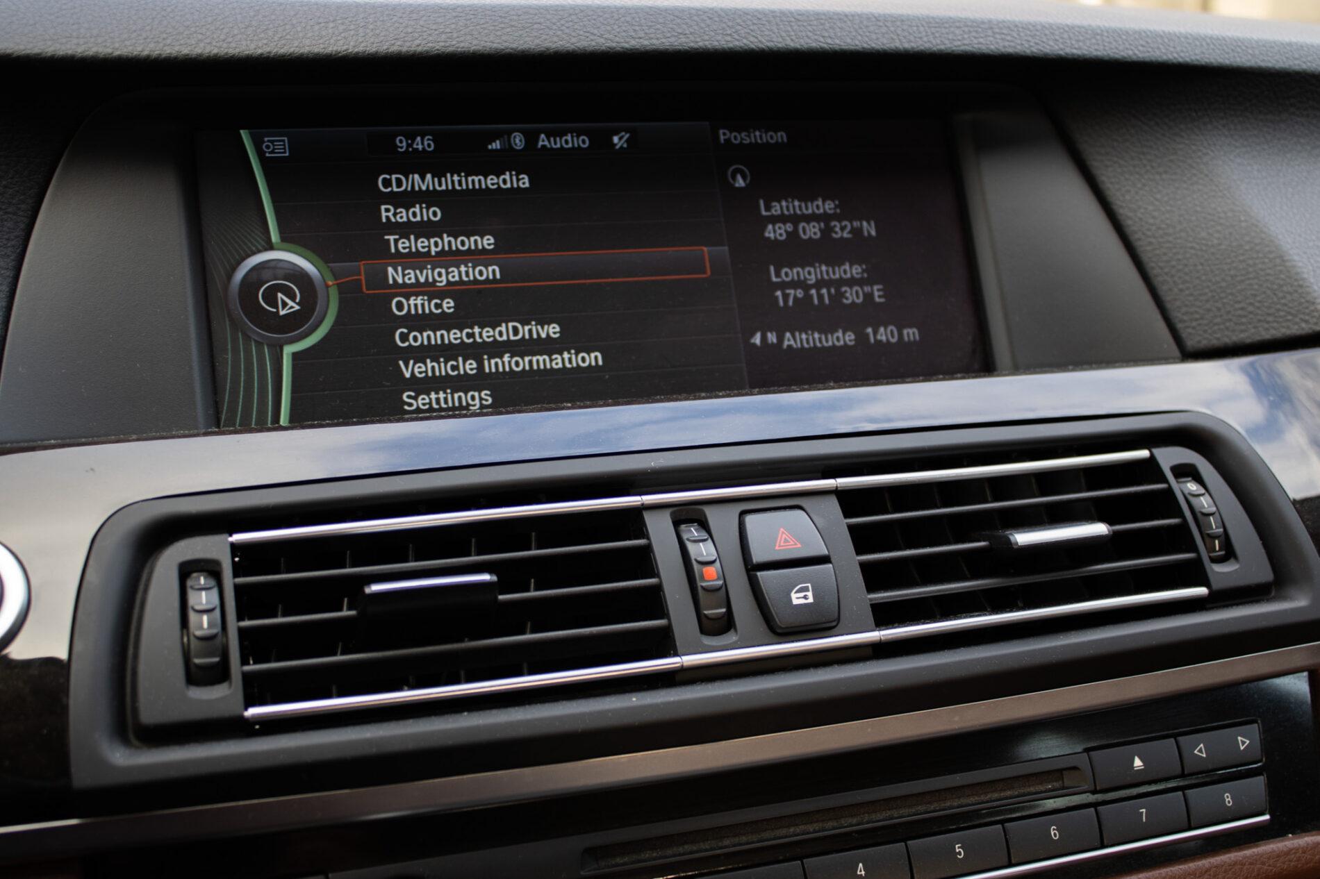 2010 BMW 530d, sivá kombi, 269 764 km
