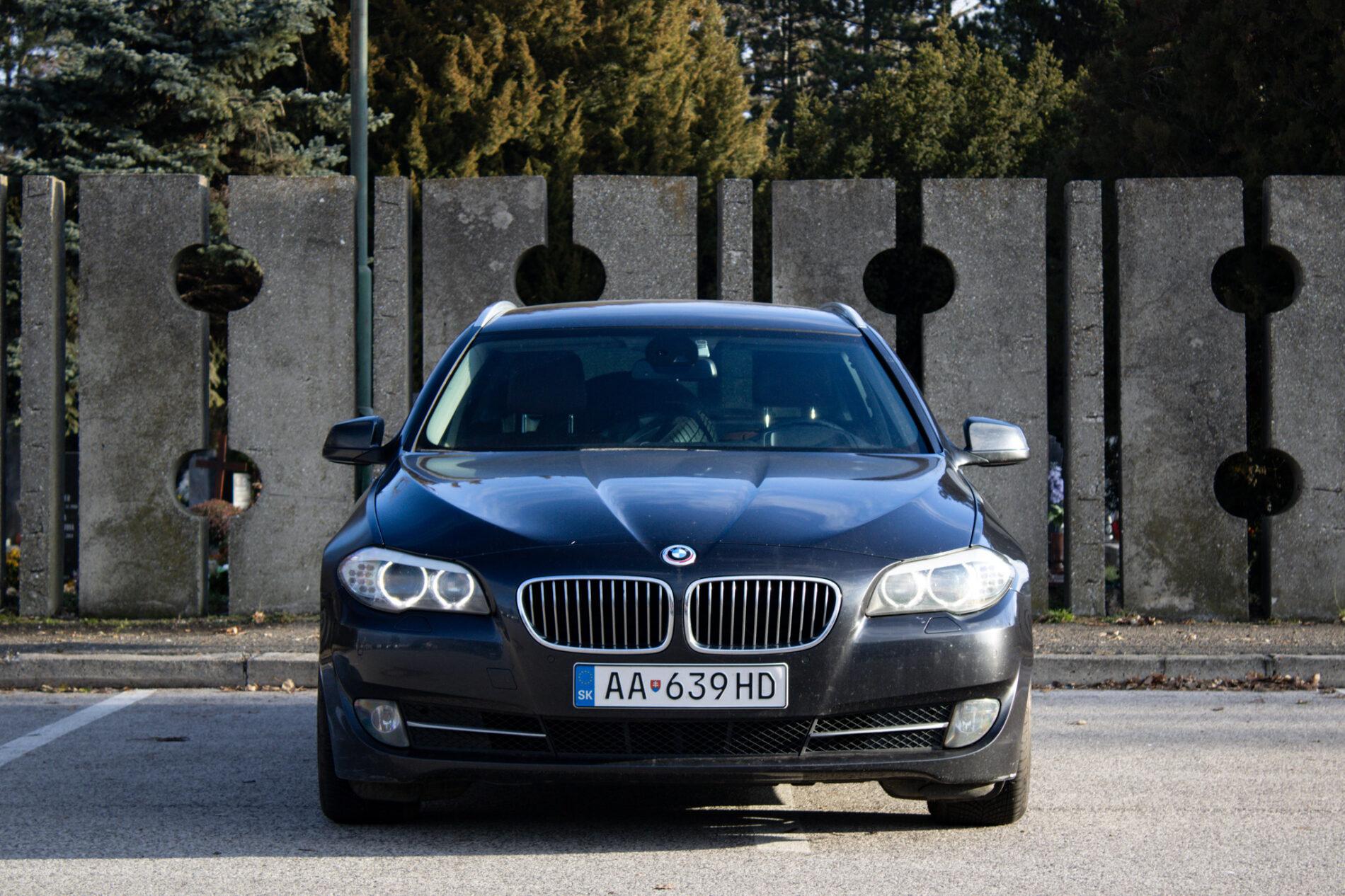 2010 BMW 530d, sivá kombi, 269 764 km