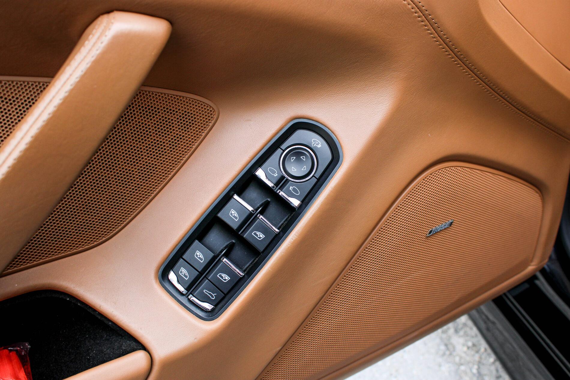 2010 Porsche Panamera S / 4S, čierna sedan, 264 126 km