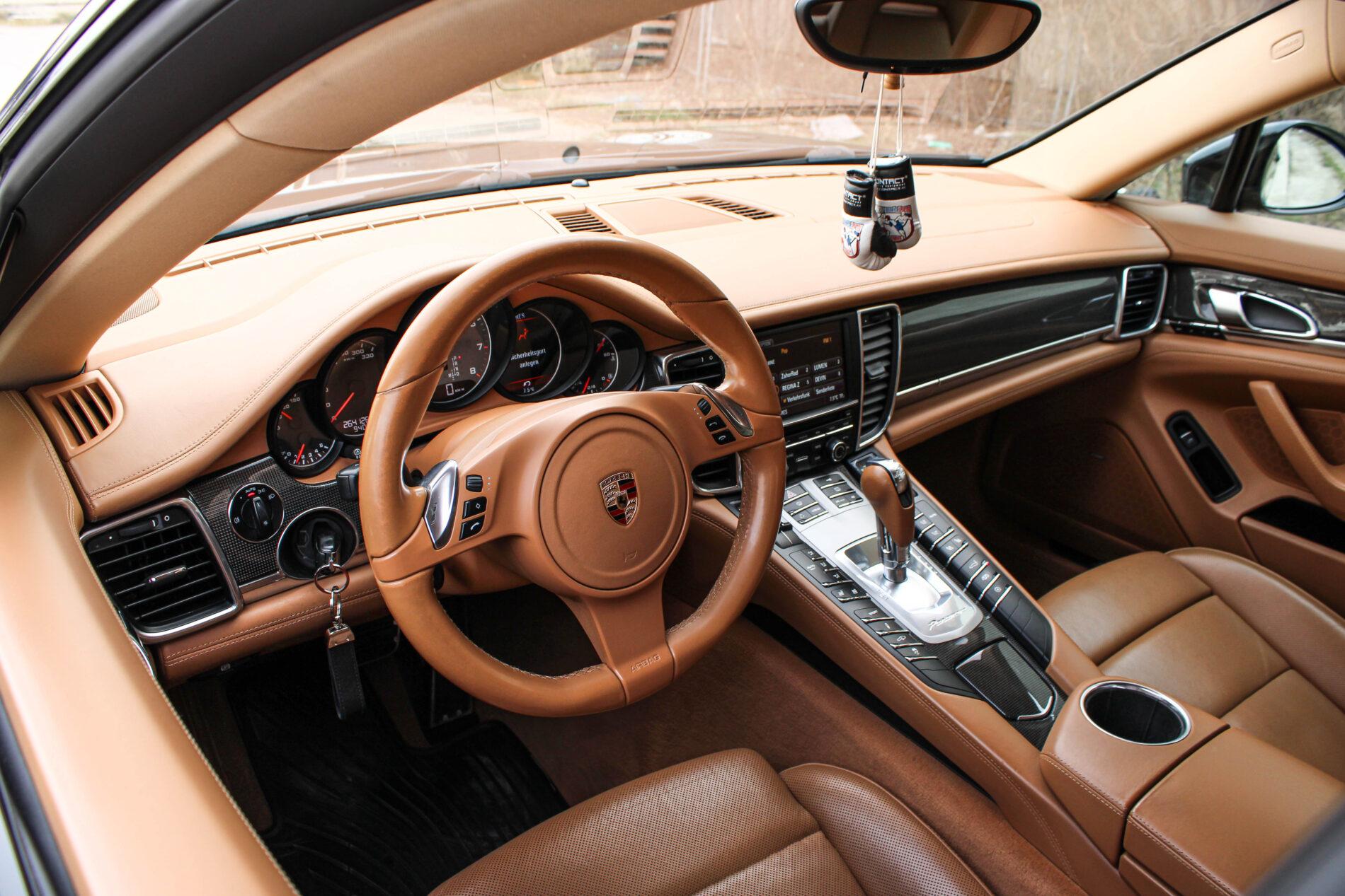 2010 Porsche Panamera S / 4S, čierna sedan, 264 126 km