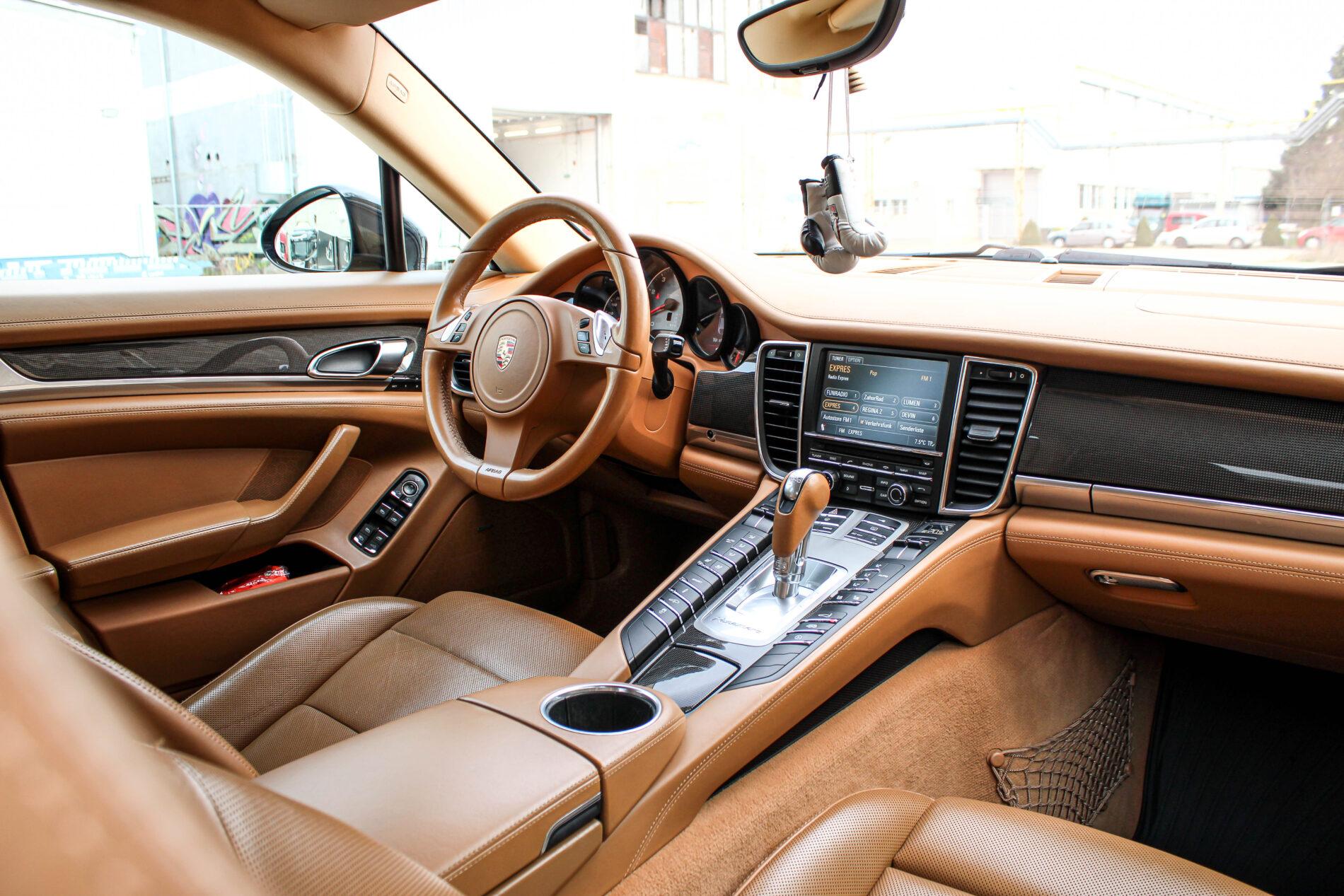 2010 Porsche Panamera S / 4S, čierna sedan, 264 126 km