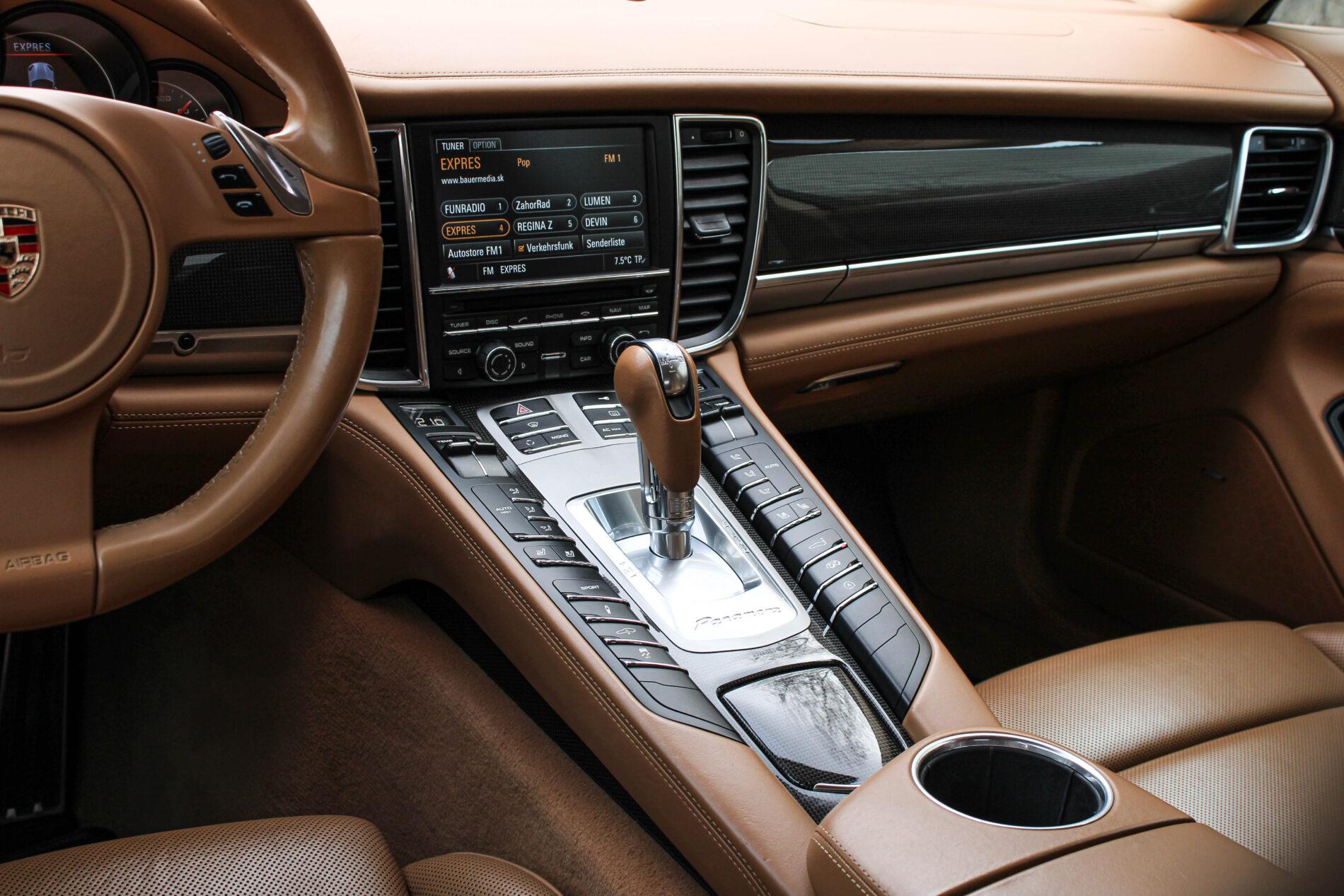 2010 Porsche Panamera S / 4S, čierna sedan, 264 126 km