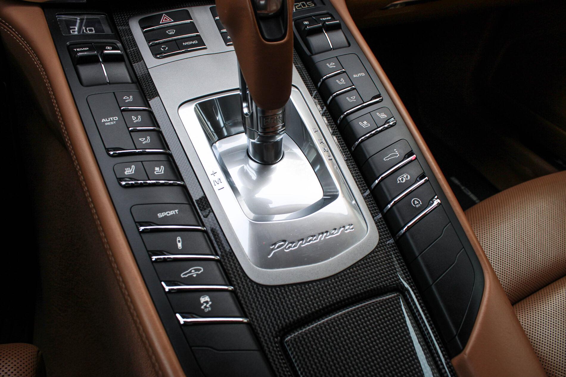 2010 Porsche Panamera S / 4S, čierna sedan, 264 126 km