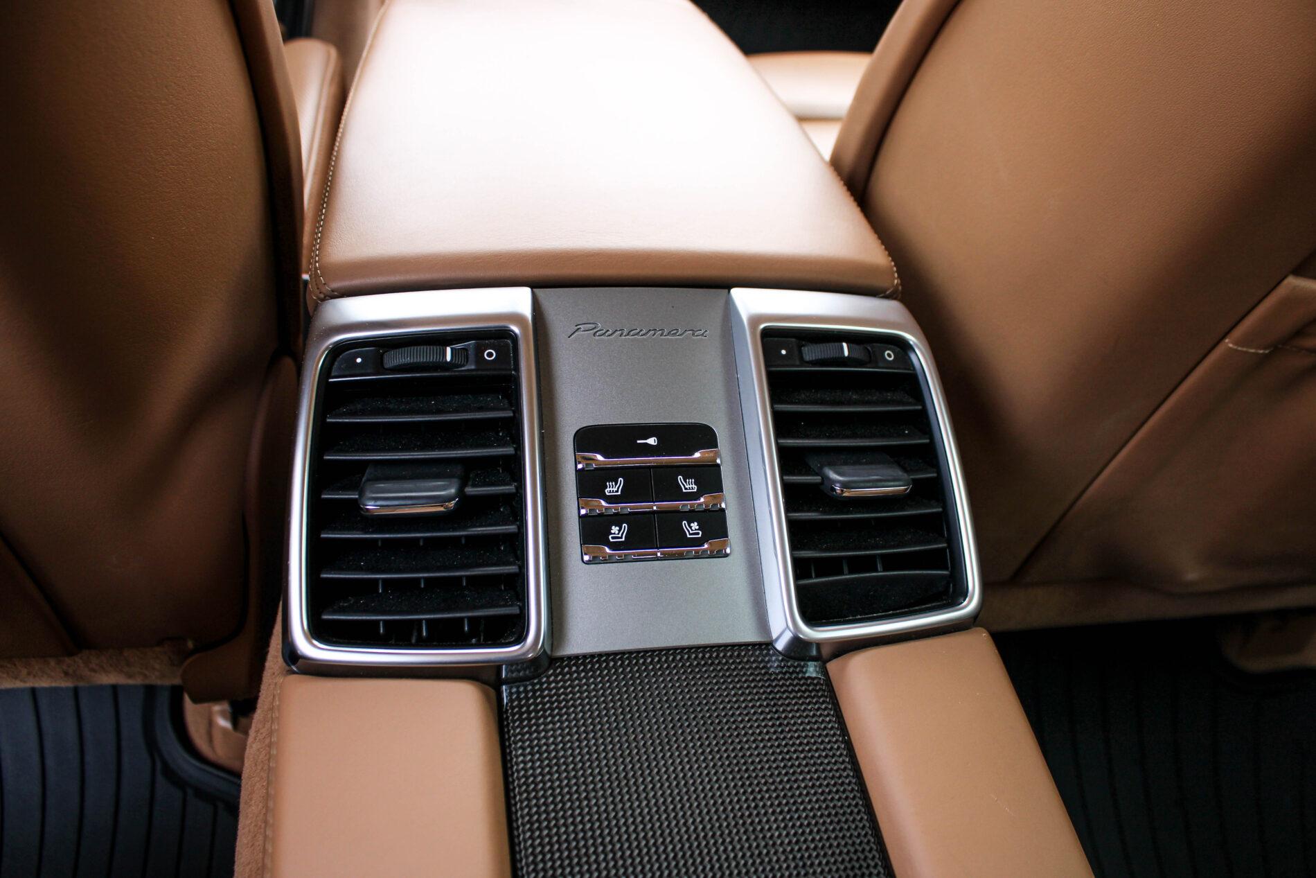 2010 Porsche Panamera S / 4S, čierna sedan, 264 126 km